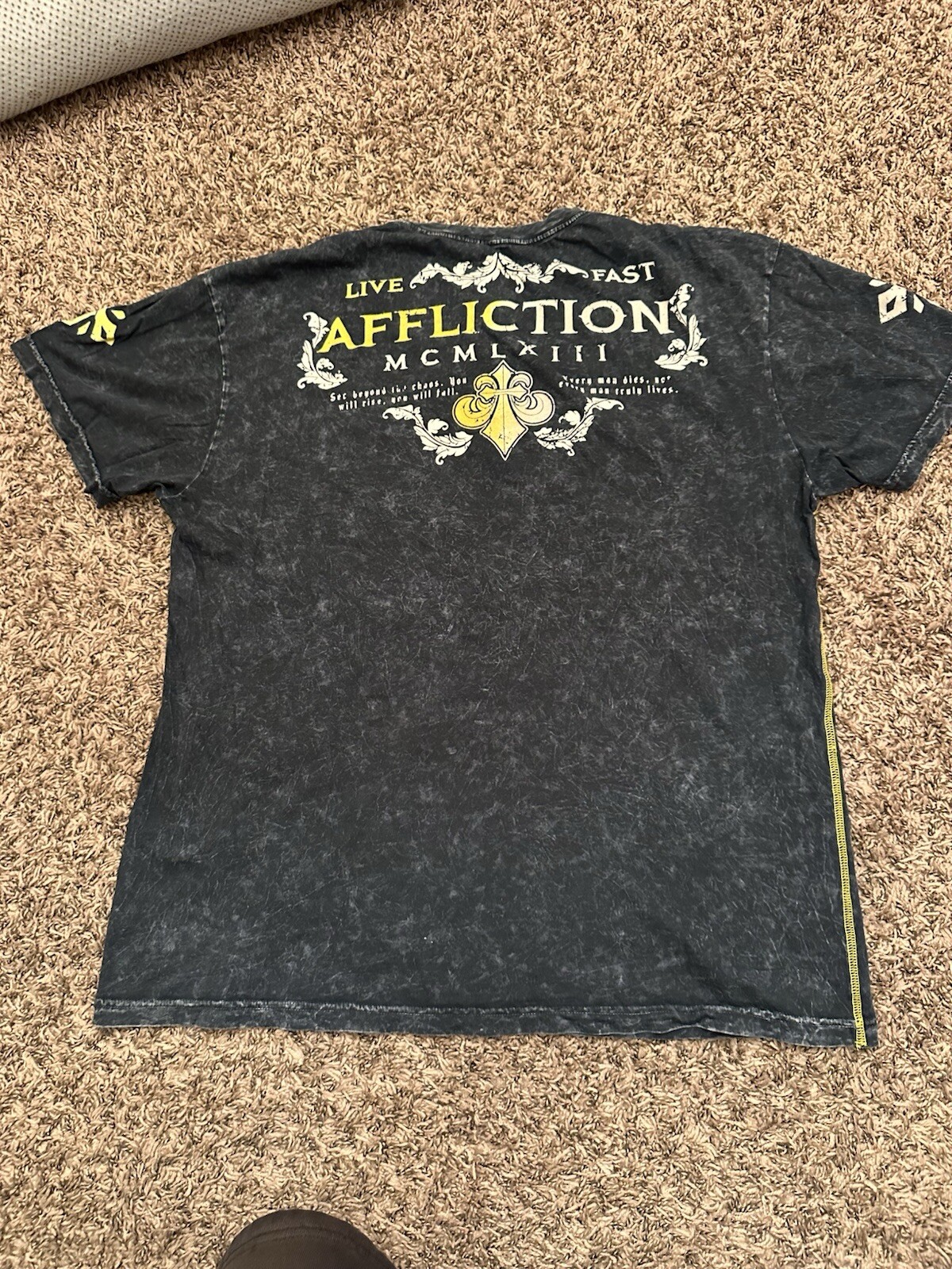 Affliction Black T-Shirt w/Yellow Velvet Graphics Short Sleeve Mens Size XL gallery