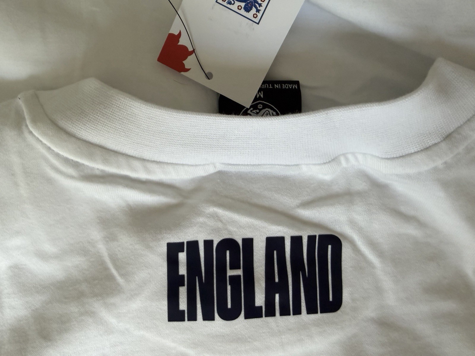 England Official Football Merchandise T-shirt Medium gallery
