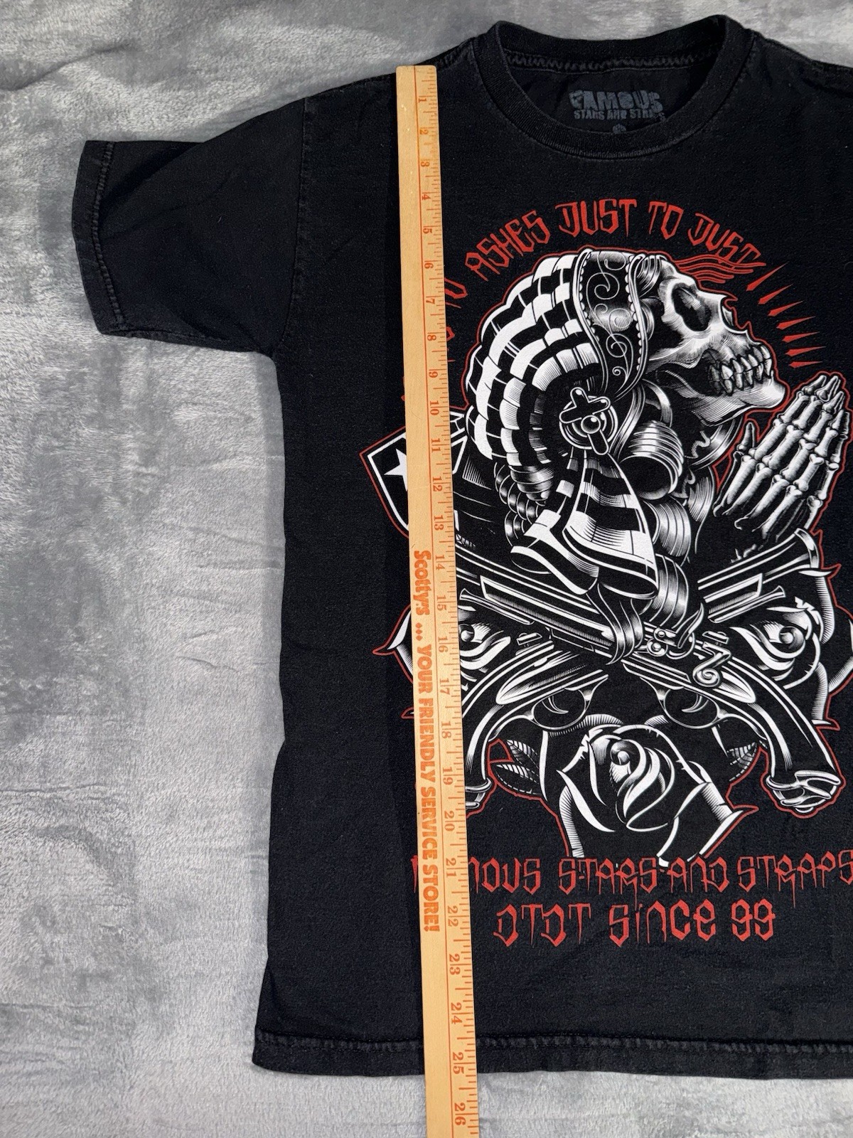 Vintage Famous Stars And Straps Mens T-Shirt Size Small Black Y2K Skull gallery