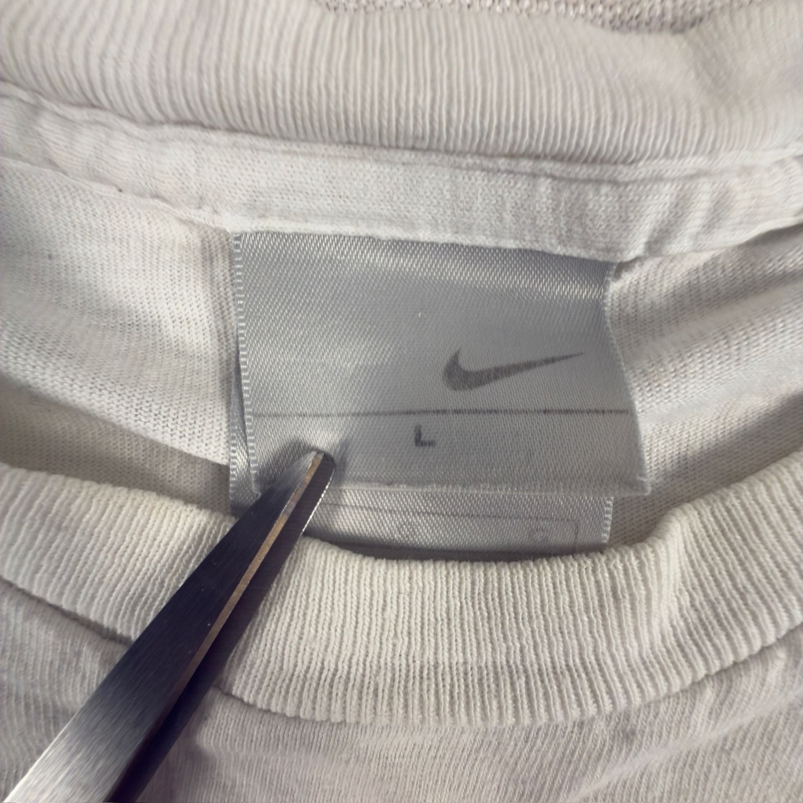 Nike Vintage Embroidered Swoosh T-Shirt White Size Large gallery