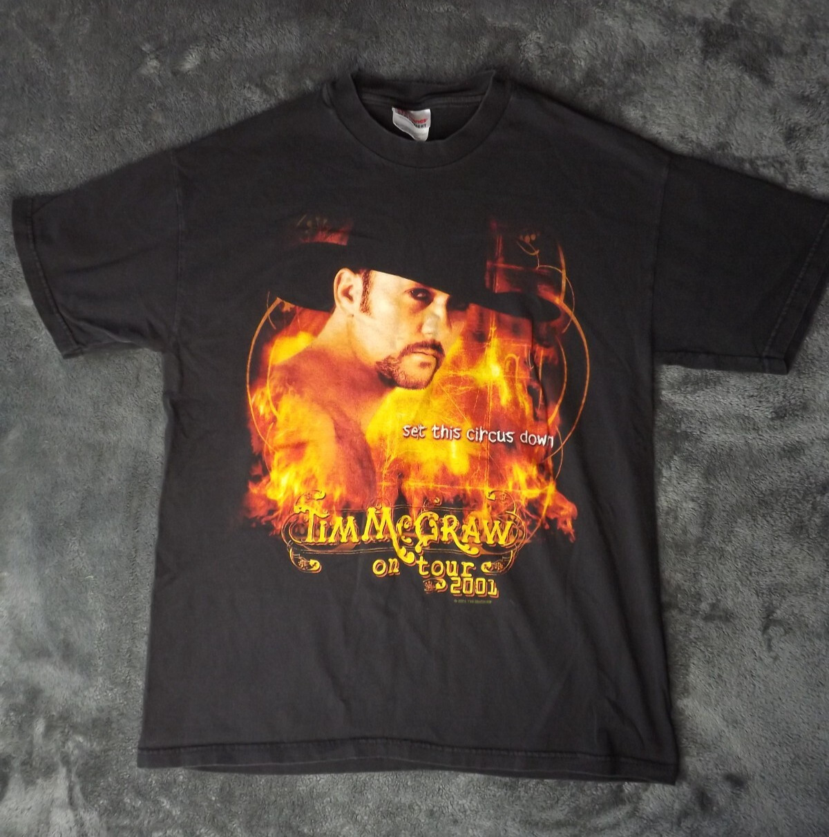 Vintage Tim McGraw T Shirt Sz Medum 2001 Tour Set This Circus Down Country Y2K gallery