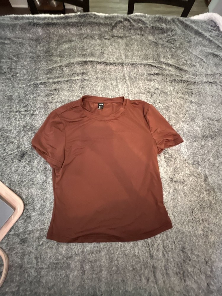 SHEIN BASICS Solid Crew Neck Short Sleeve Slim Fit Medium