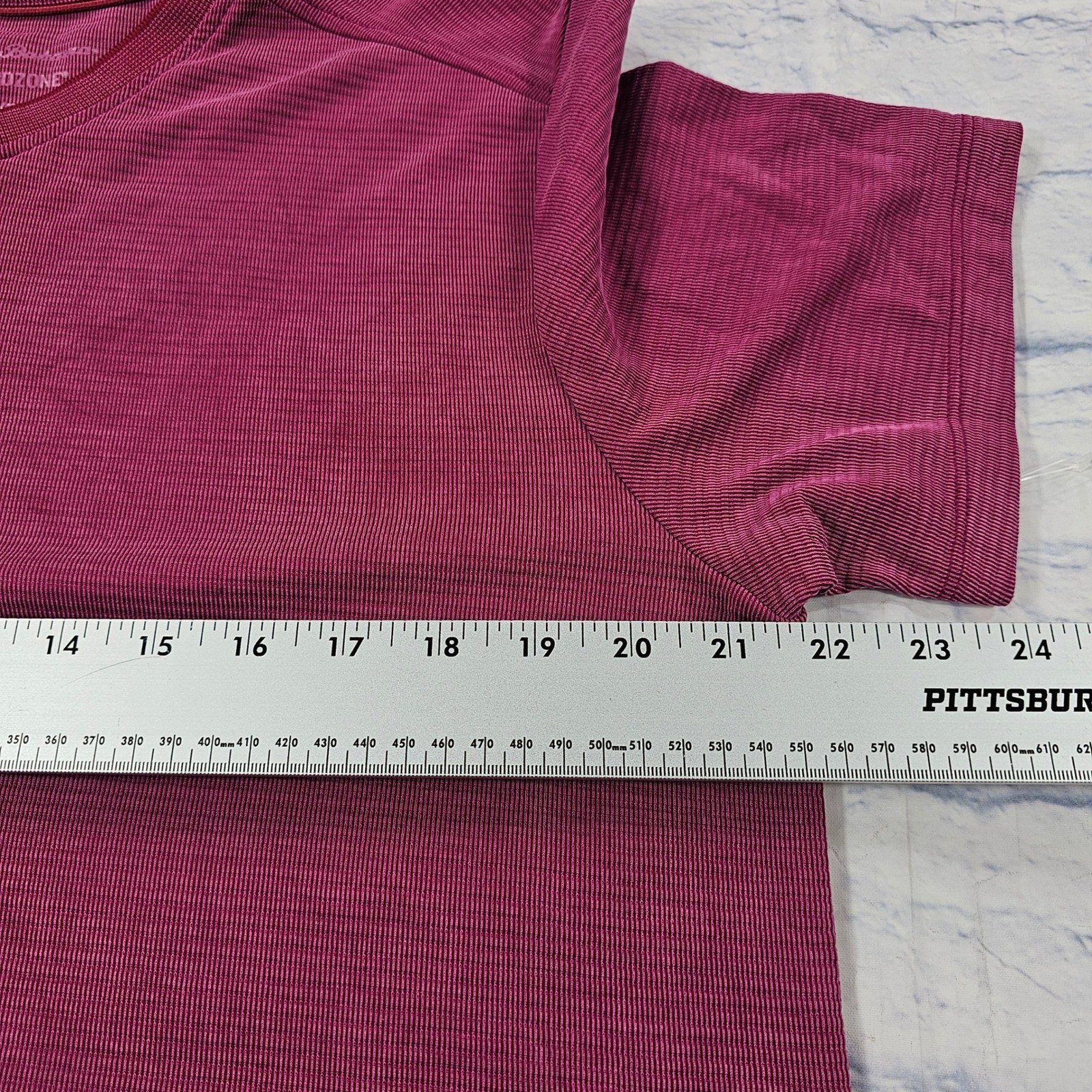 Tommy Bahama IslandZone T-Shirt Mens S Burgundy V-Neck Textured Short Sleeve Tee gallery