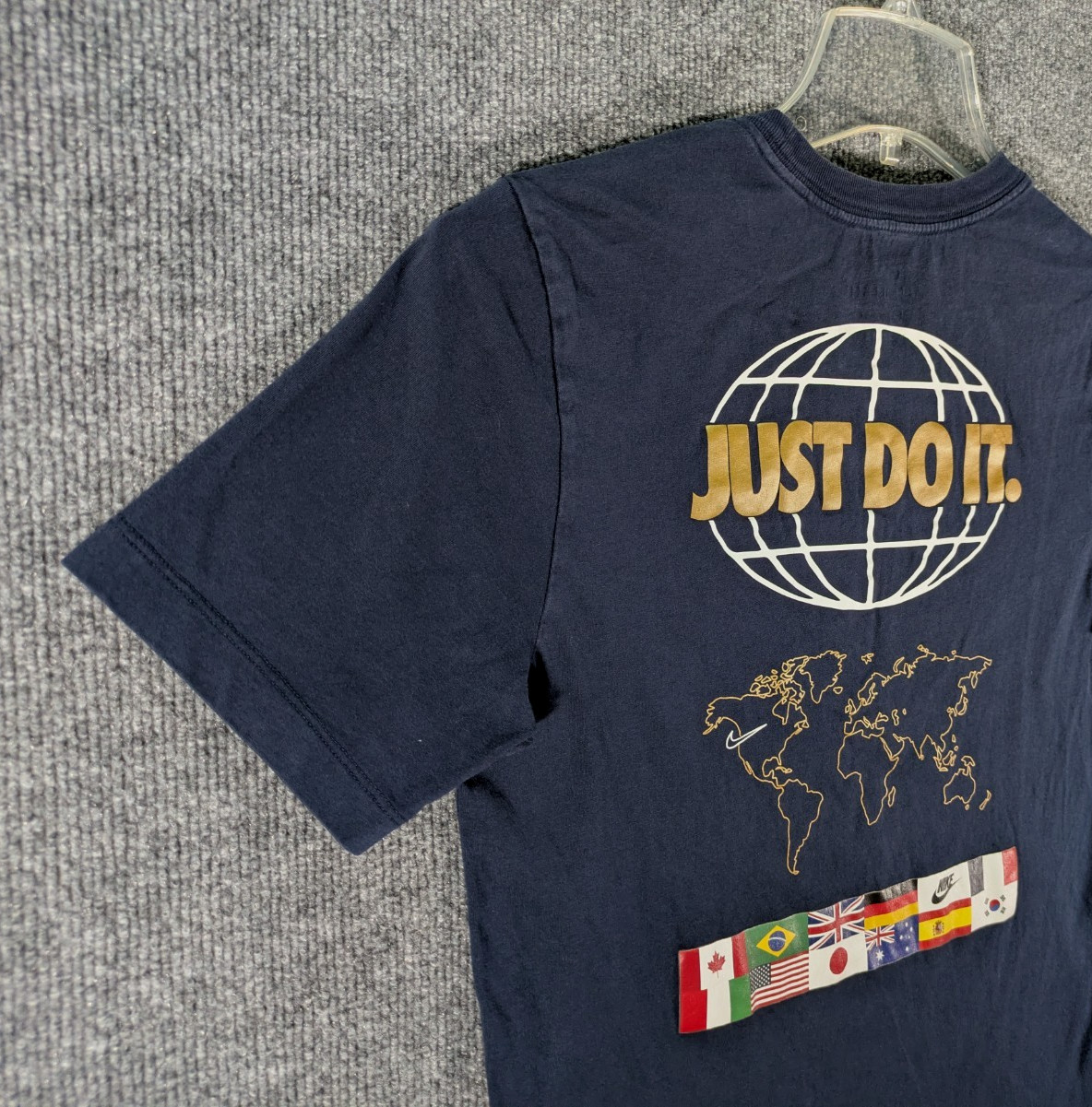 Nike Men's Small Navy Short Sleeve Graphic Tee World Globe Logo National Flags gallery
