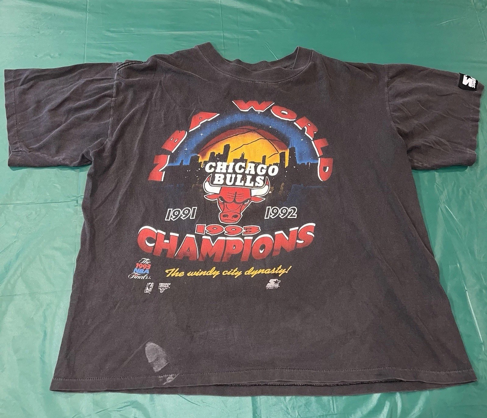 Rare Vintage 1991/92 Starter Chicago Bulls Champions T Shirt Size XL gallery