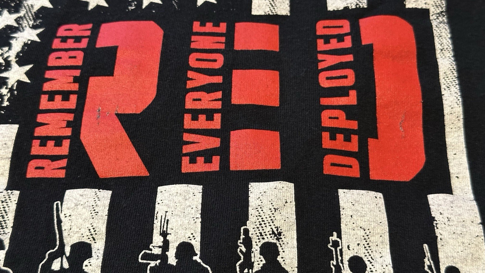 Remember Everyone Deployed Patriotic Tribute American Veteran Tshirt Adult sz L gallery