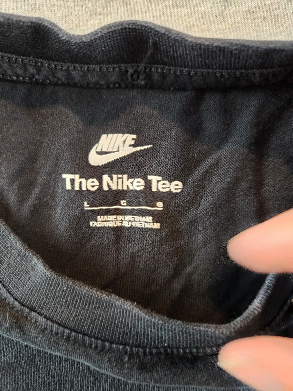 Nike Shirt Mens Large Black DM6341-010 Swoosh Logo Embroidered Tee Skateboard gallery