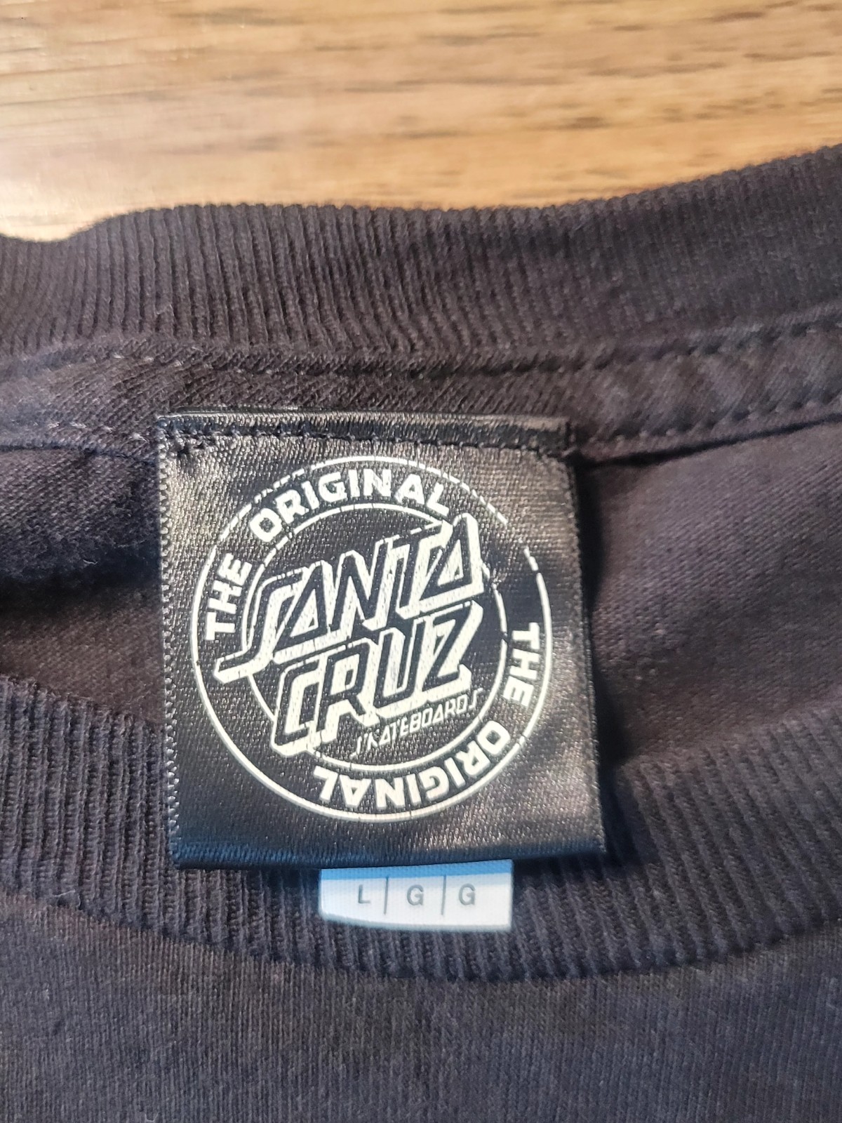 Santa Cruz Men's Black Skateboarding Graphic Logo Crew Neck Tee Size L gallery