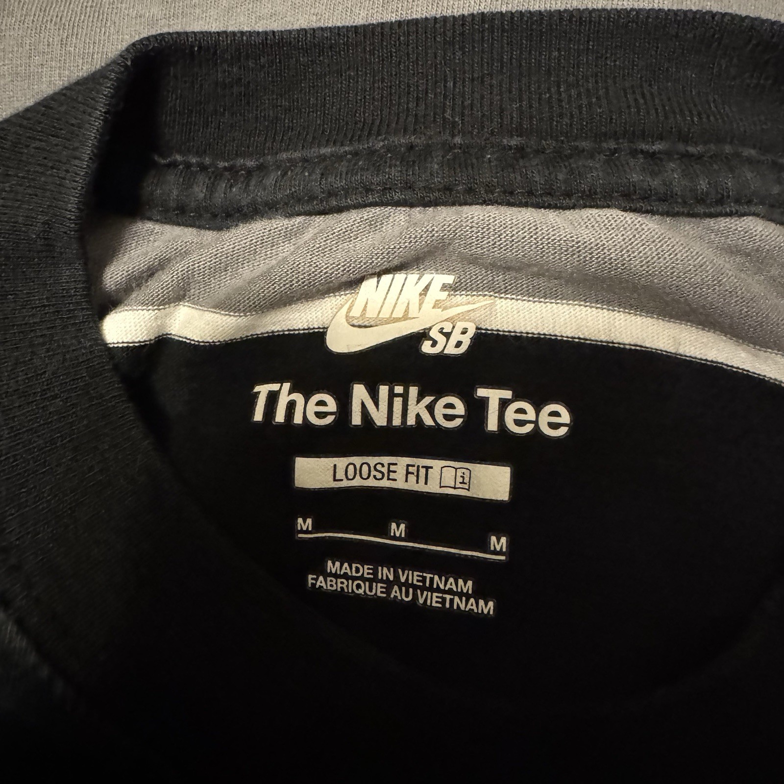 Nike SB Striped T-Shirt Size Medium Loose Fit gallery