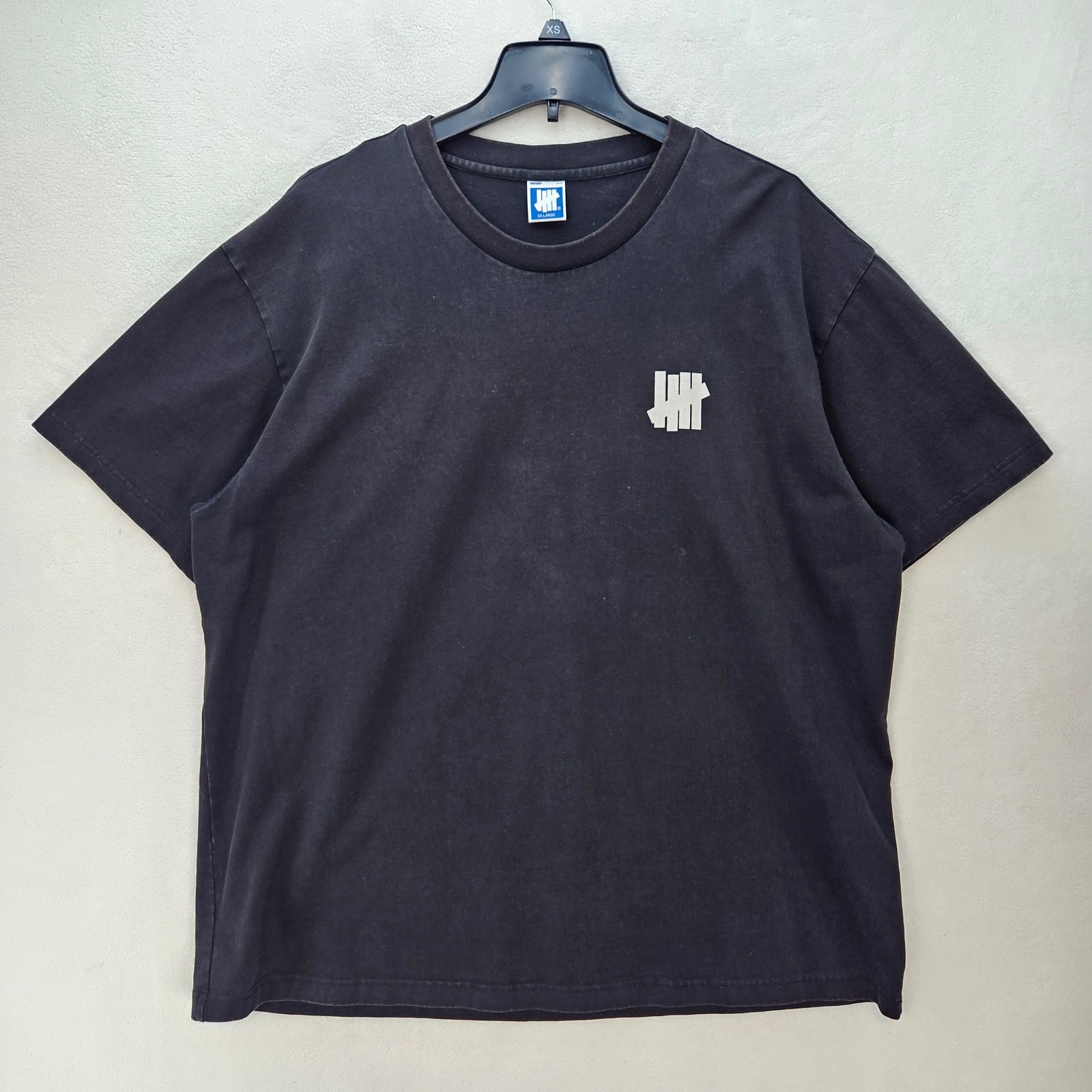 UNDEFEATED MEN’S XXL BLACK HEAVY DUTY THICK MATERIAL GARMENT DYE TEE SHIRT
