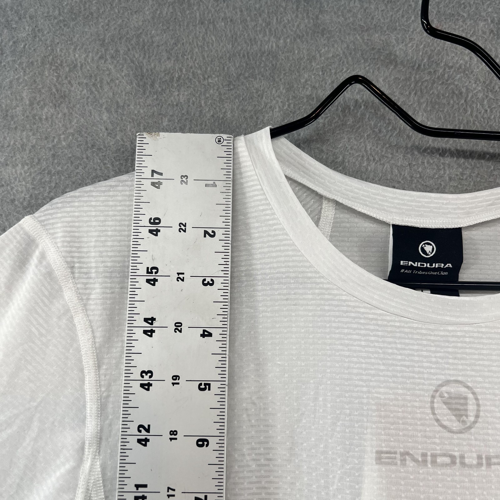 Endura NWT Men’s Size L Baselayer 2 White Cycling Shirt gallery
