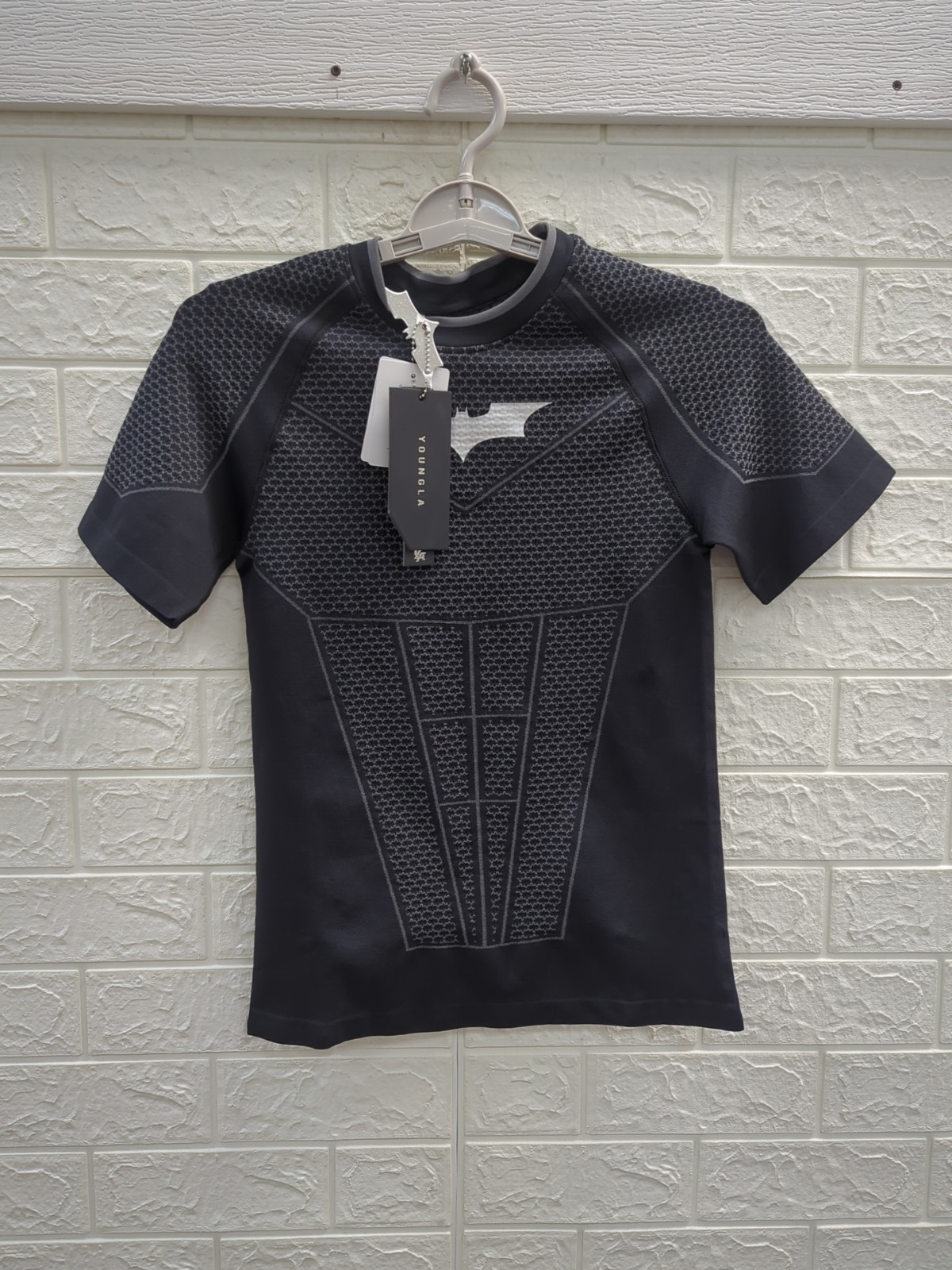 New Youngla Batman Compression Tee Men's Size Medium gallery