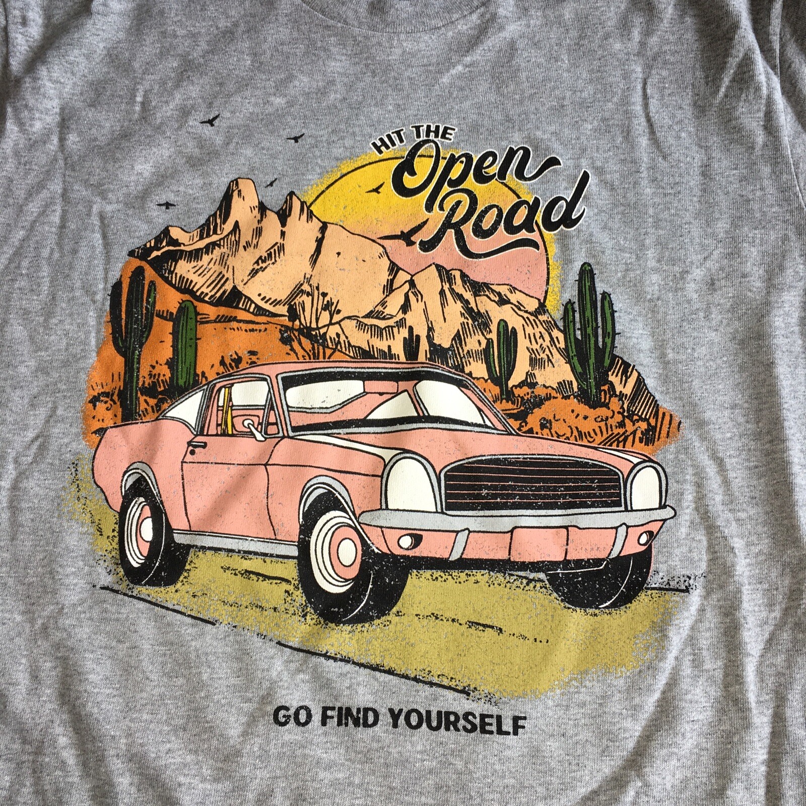 NWT HIT THE OPEN ROAD Go FIND YOURSELF CAR GRAPHIC T-SHIRT Size Medium gallery