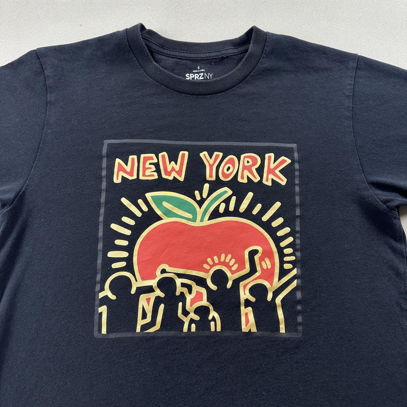 Uniqlo Keith Haring New York T-Shirt Mens Small Black Big Apple Pop Art SPRZ NY gallery