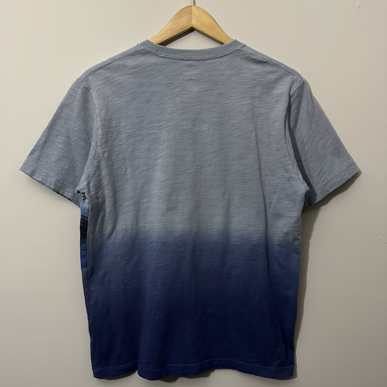 Uniqlo UT Hokusai Blue Japan Fisherman Under Mt. Fuji T Shirt Adult Size Large gallery