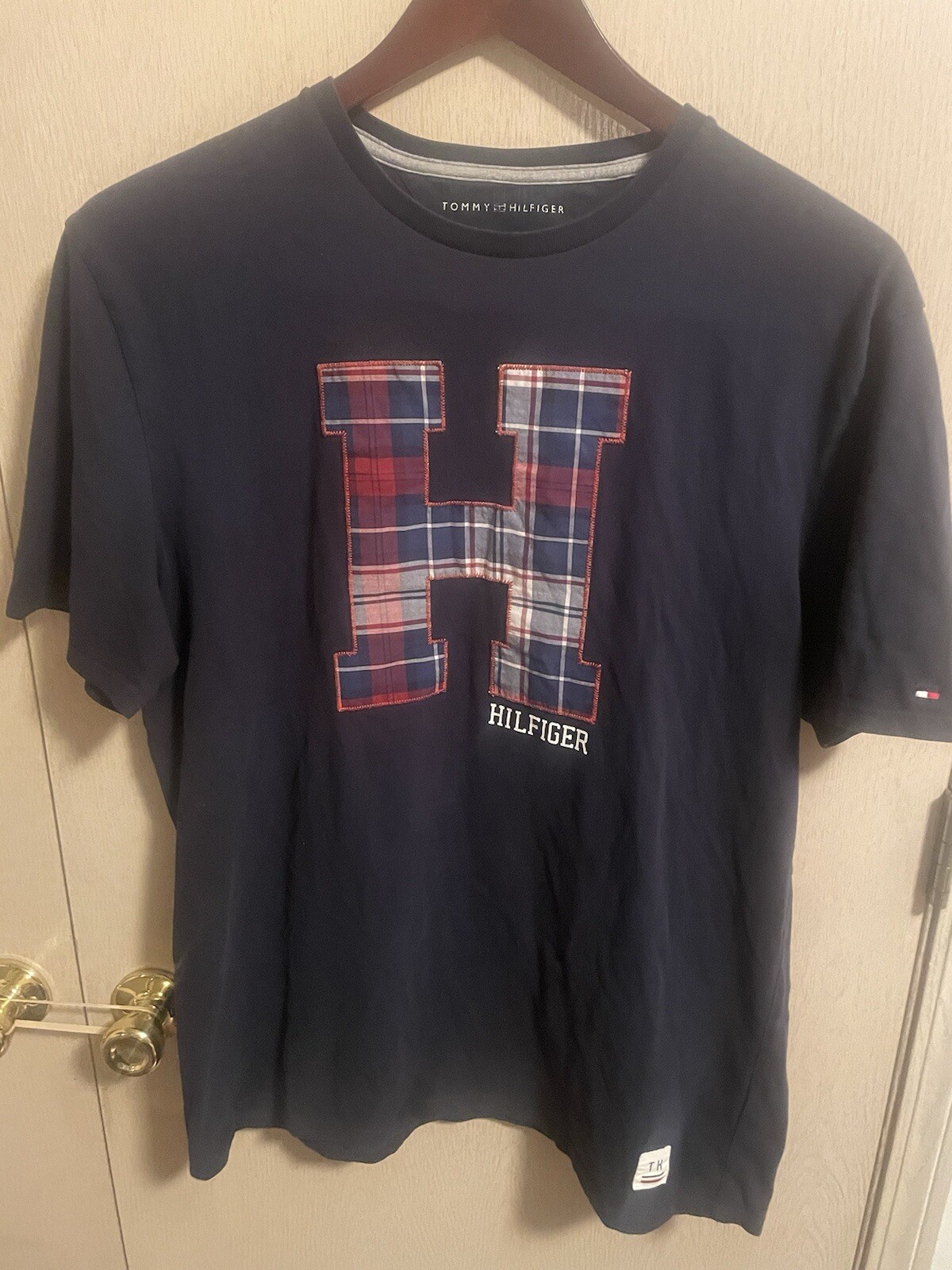 Tommy Hilfiger Big H Plaid Logo Graphic Tee Men's XL Navy. C1 gallery