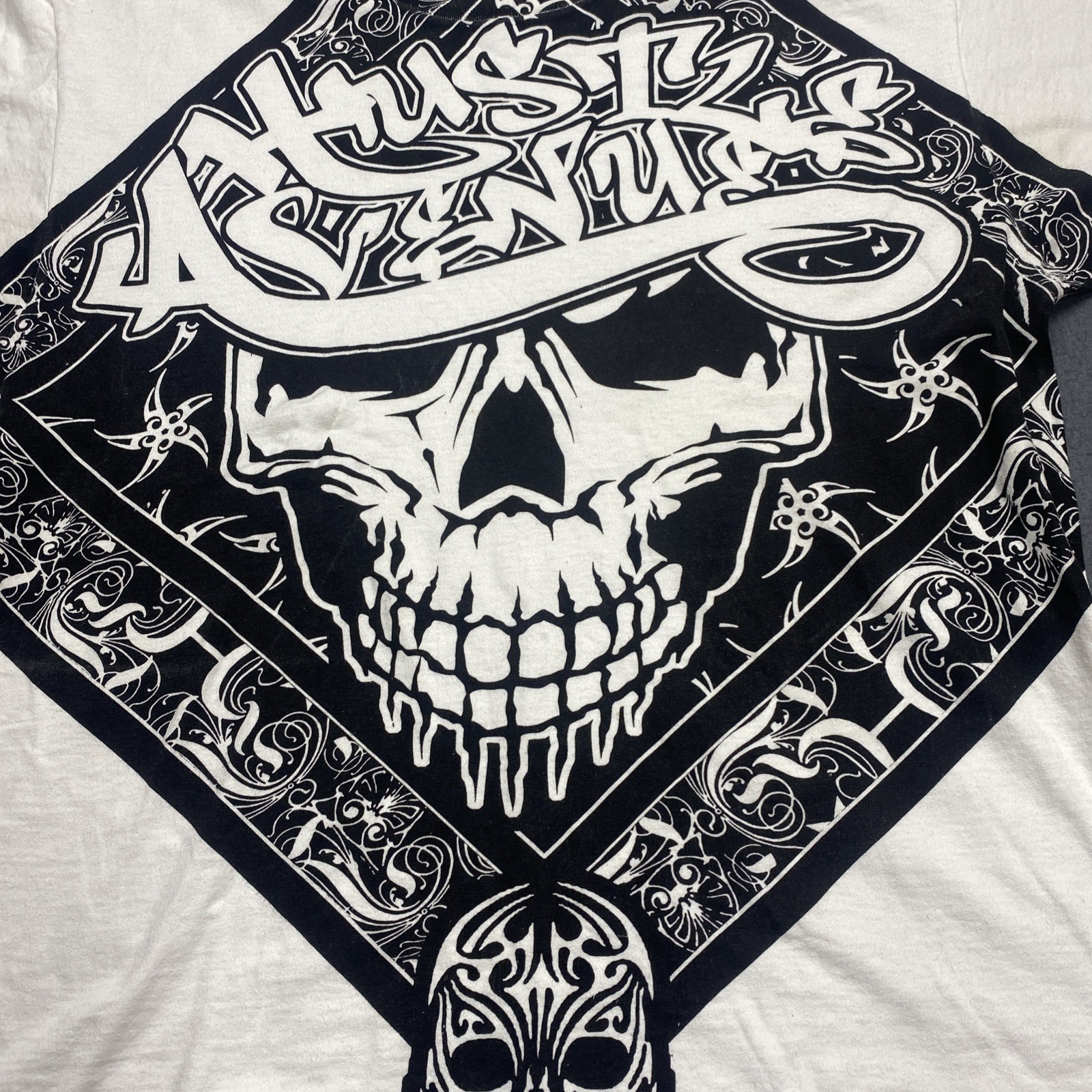 Hustle Avenue Mens T-Shirt XL White Skull Graphic Streetwear Y2K Grunge Tribal gallery