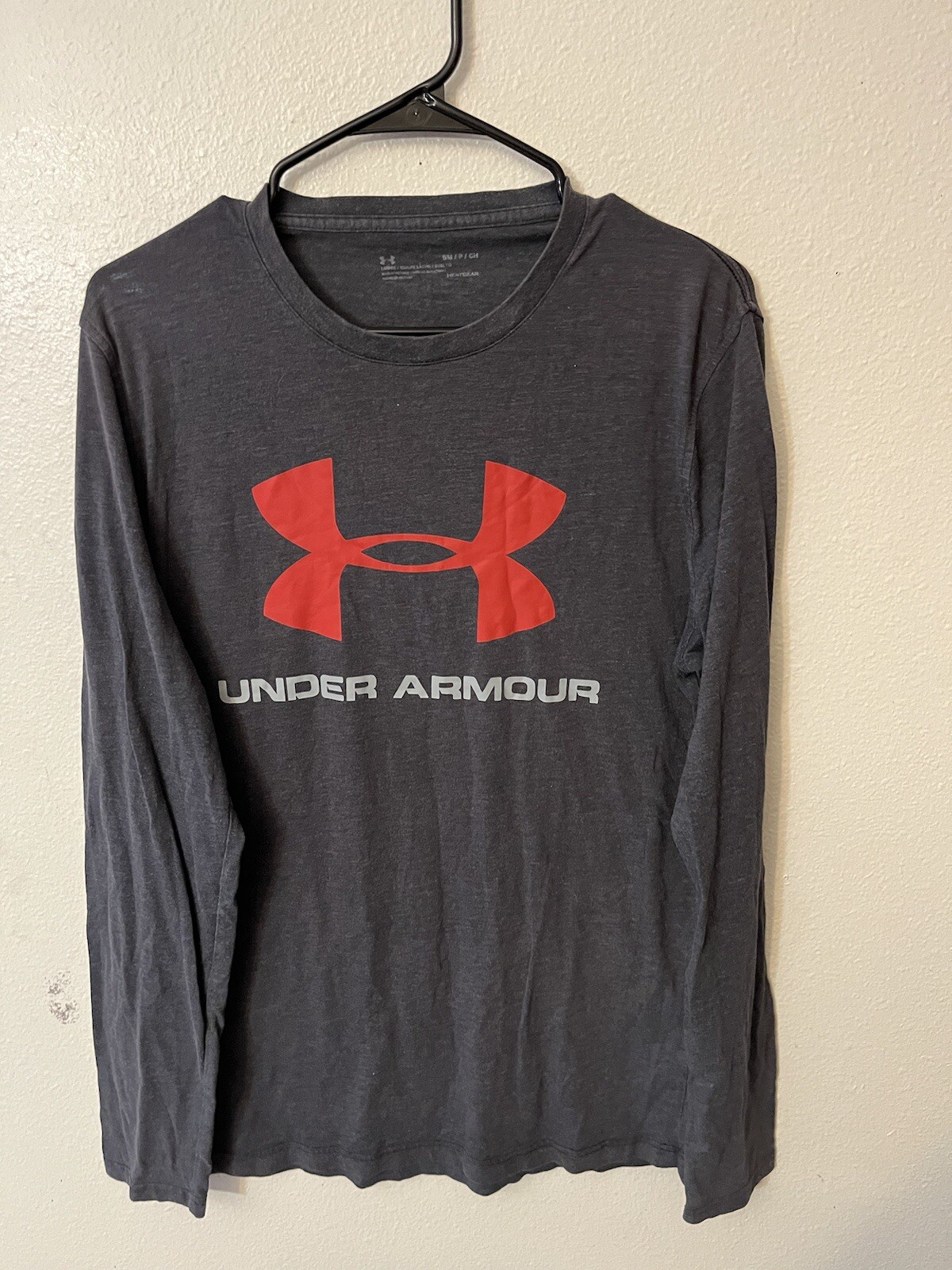Under Armour Shirt Mens Small Loose Long Sleeve Logo Spell Out Gray Heat Gear