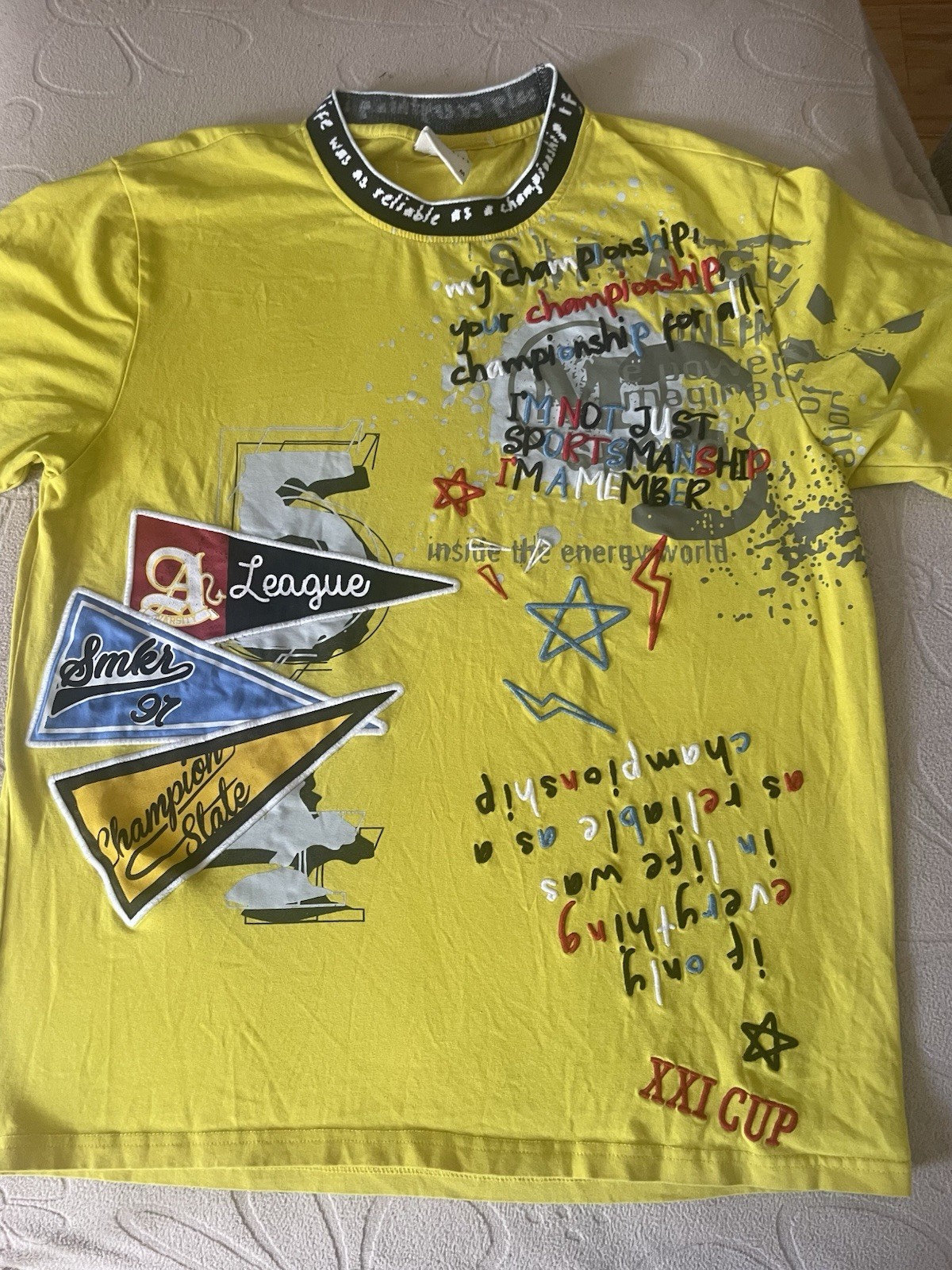 Smoke Rise Men Size M Embroidered New York Graffiti Tee shirt