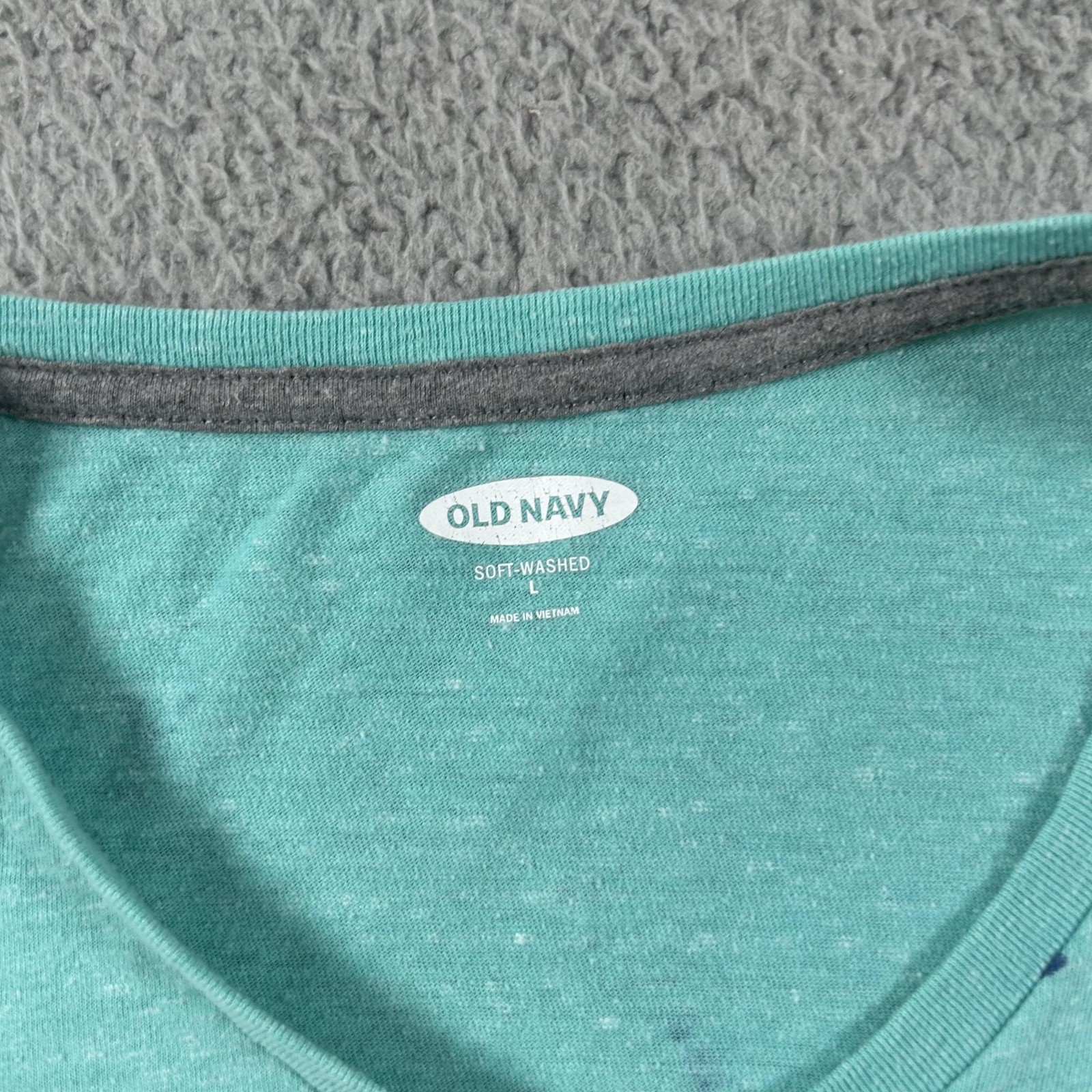 Old Navy Shirt Mens Large Green Lobster Print V-Neck Soft-Washed Graphic Tee gallery