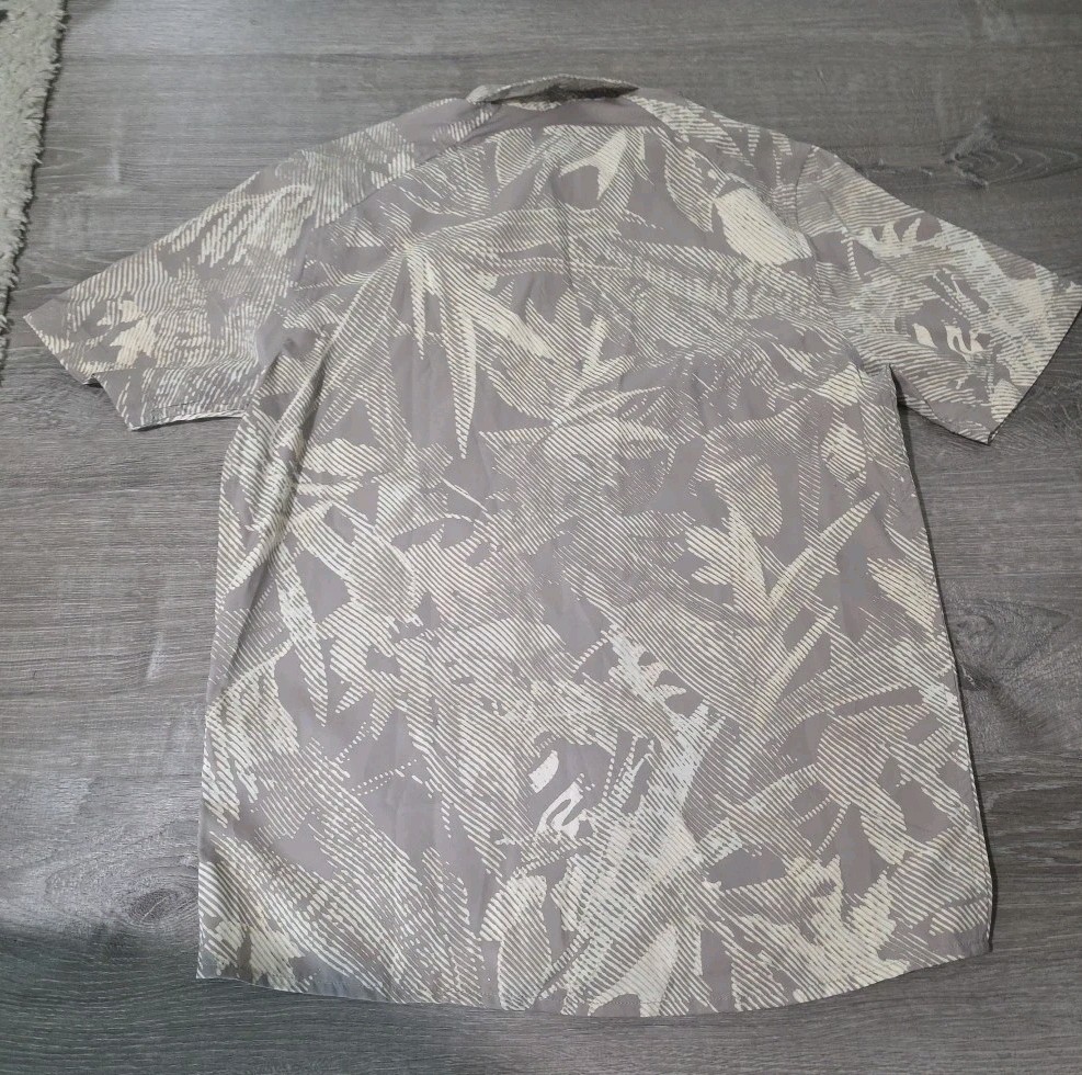 Under Armour Dockside SS Novelty UPF 30 Button Shirt Beige Sand Camo Color Sz M gallery