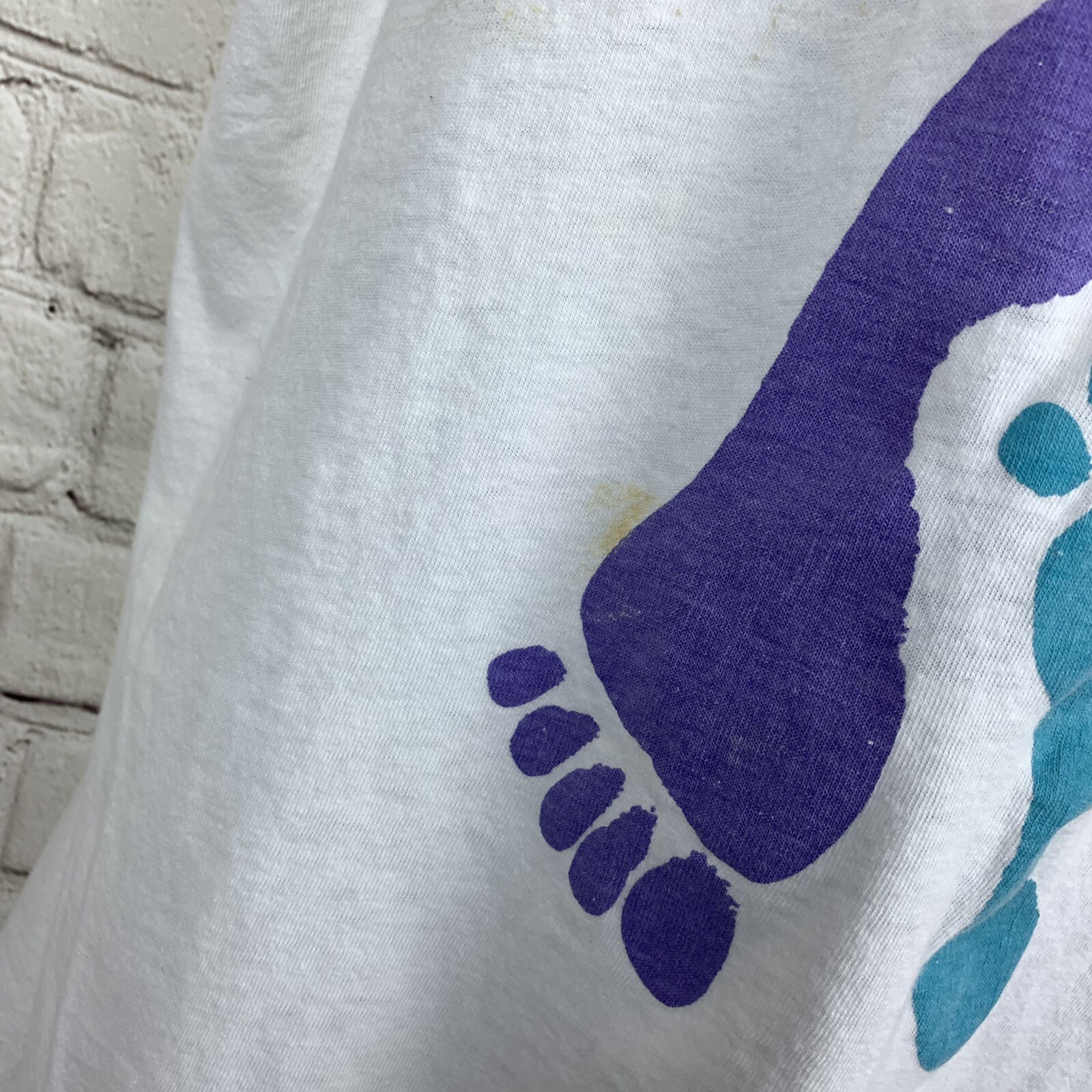 VTG Daytona Beach Florida T-Shirt Tee Sz XL Single Stitch Footprints Rainbow 90s gallery