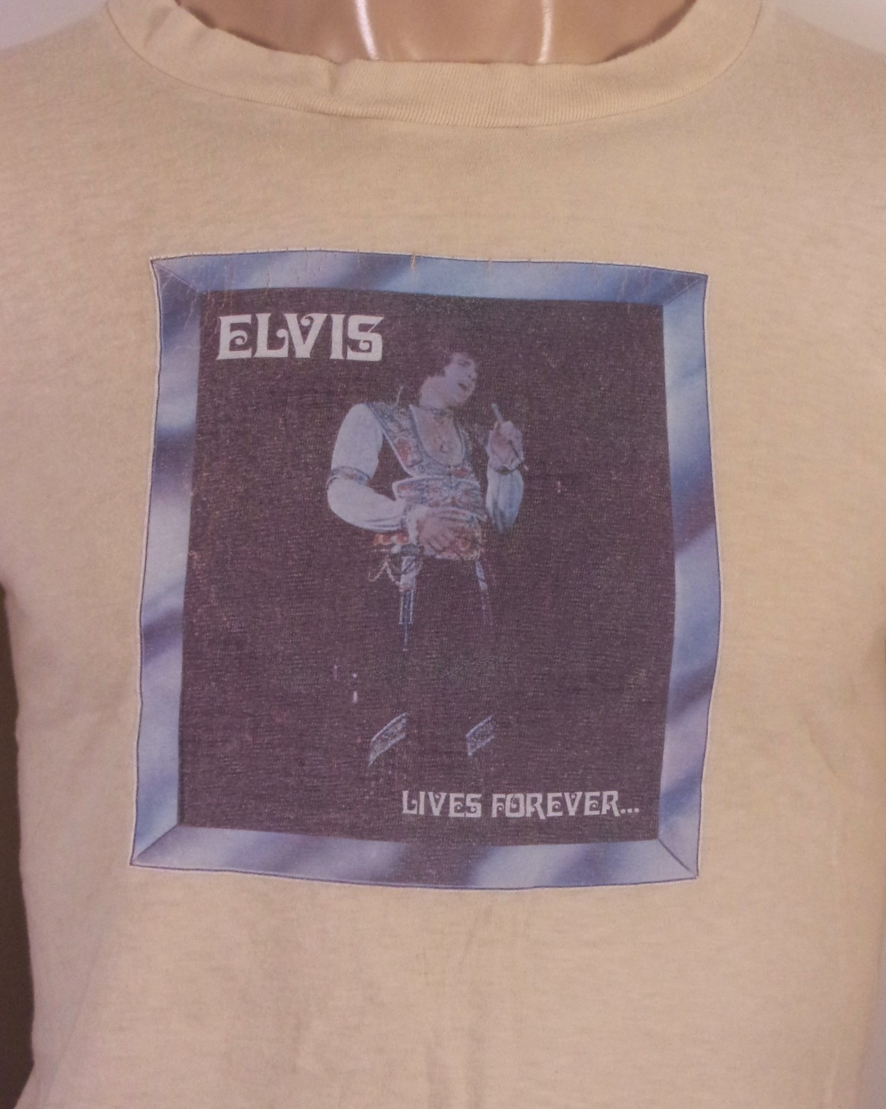 vintage 70s Elvis Presley Lives Forever T-Shirt iron on 1977 single stitch SZ S