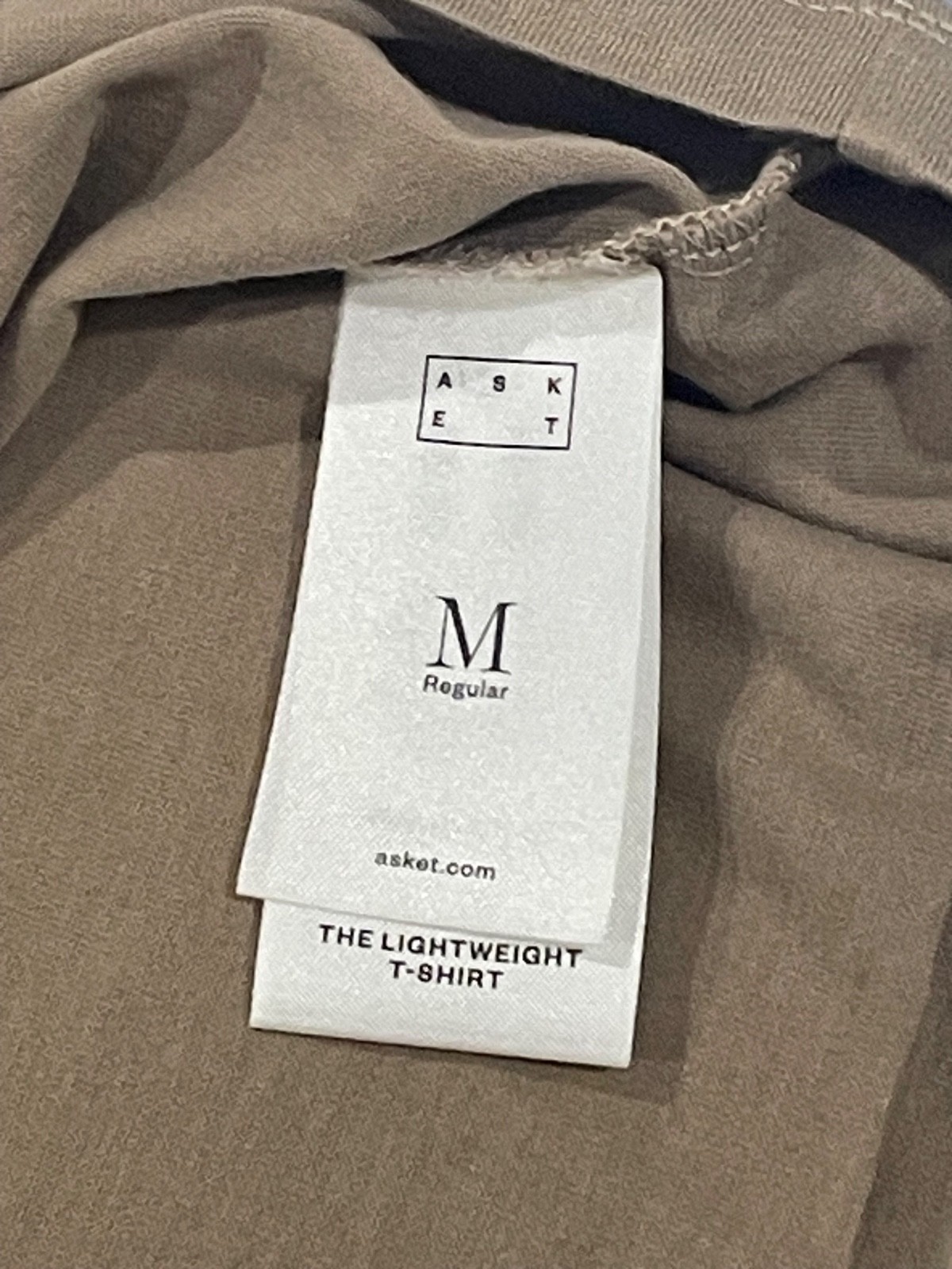 ASKET Lightweight T-Shirt Men’s Medium Taupe – SUPIMA Cotton – Excellent Conditi gallery