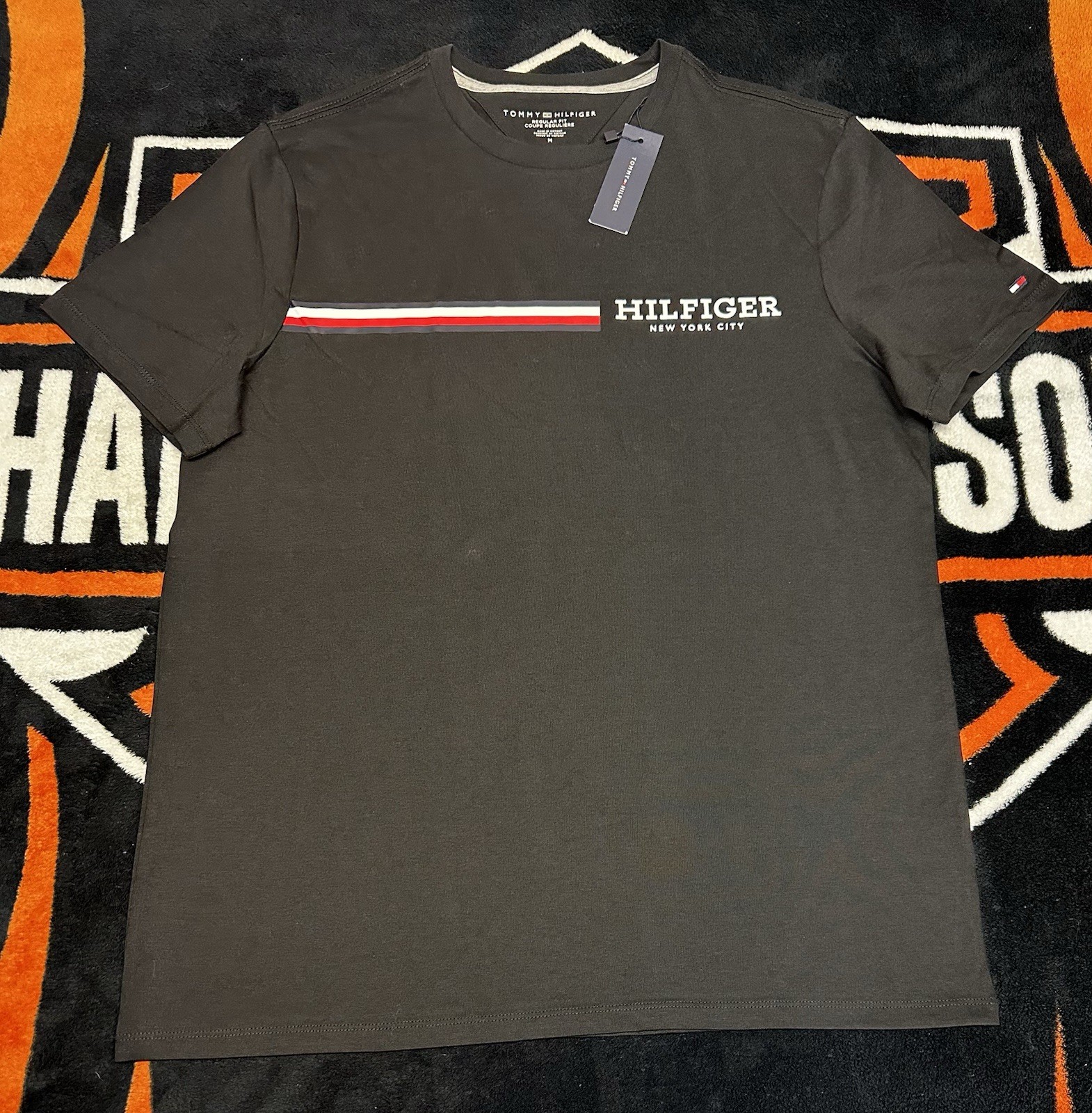 Tommy Hifiger Regular Fit T Shirt Size Mens Medium NEW WITH TAGS (Retail $49.50) gallery