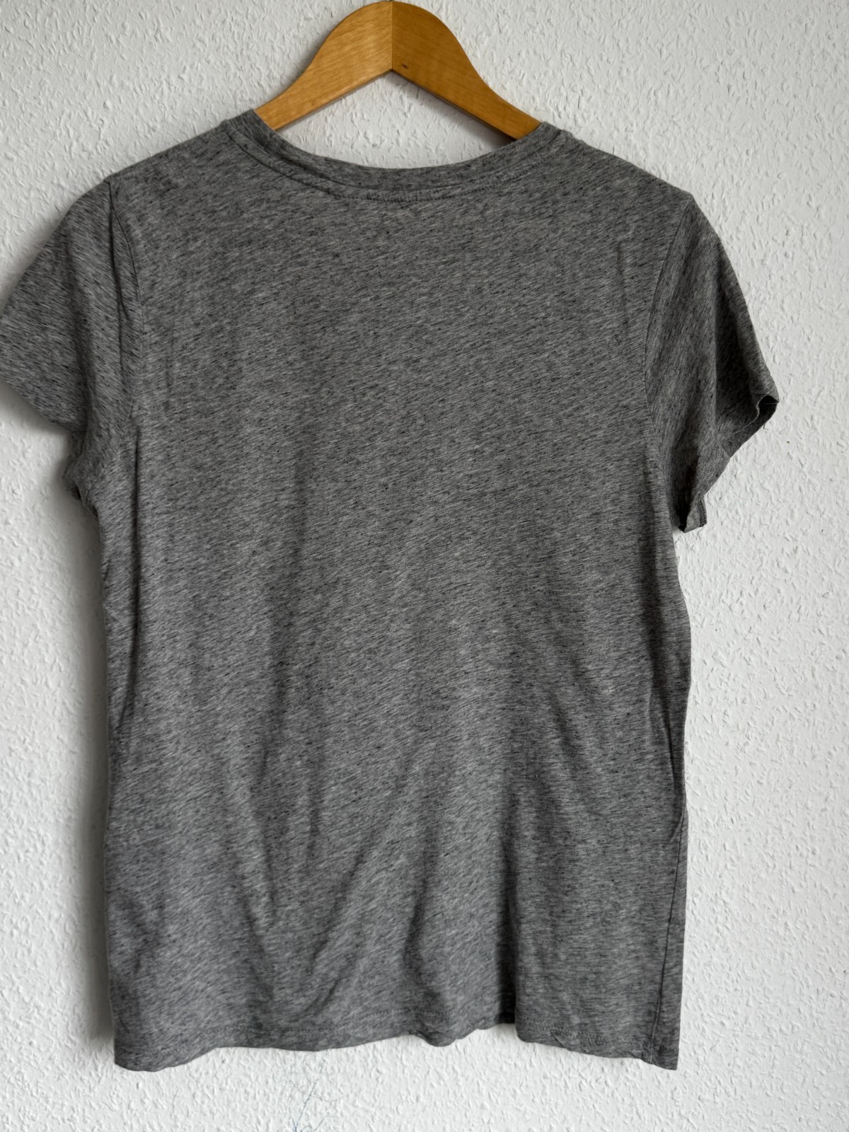 Levi’s Heather Grey Batwing Graphic Tee, Size S gallery