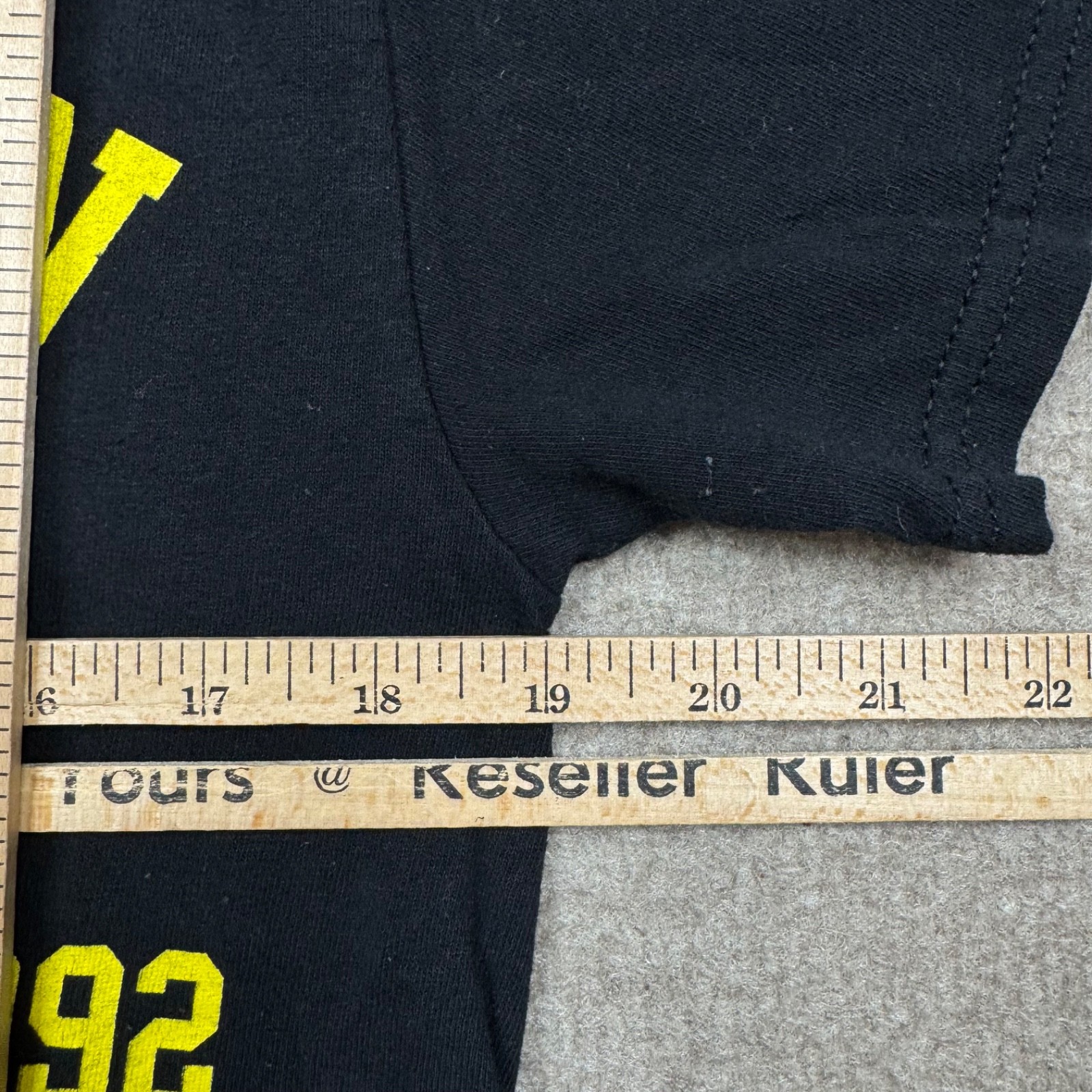 Wu-tang Clan Shirt Men's Size M Black Short Sleeve Crewneck Graphic Rap Tee gallery