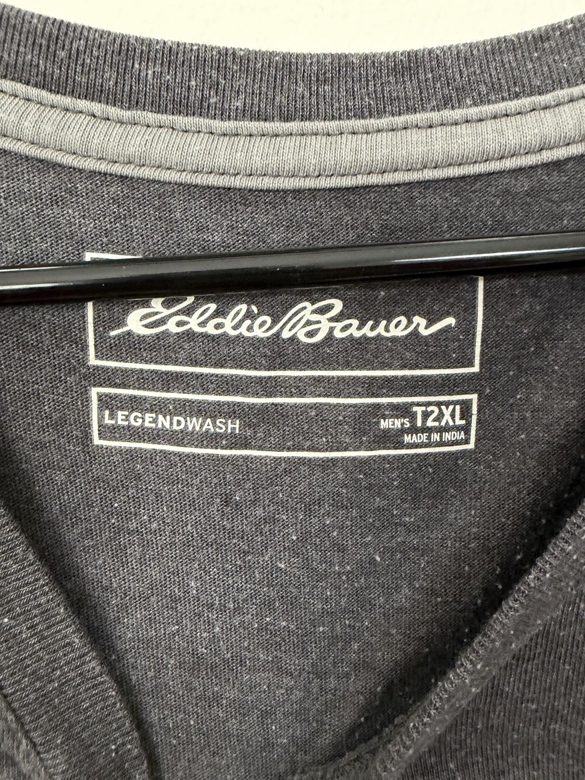 Eddie Bauer Men 2XL Gray Solid V-Neck Short Sleeve T-Shirt gallery
