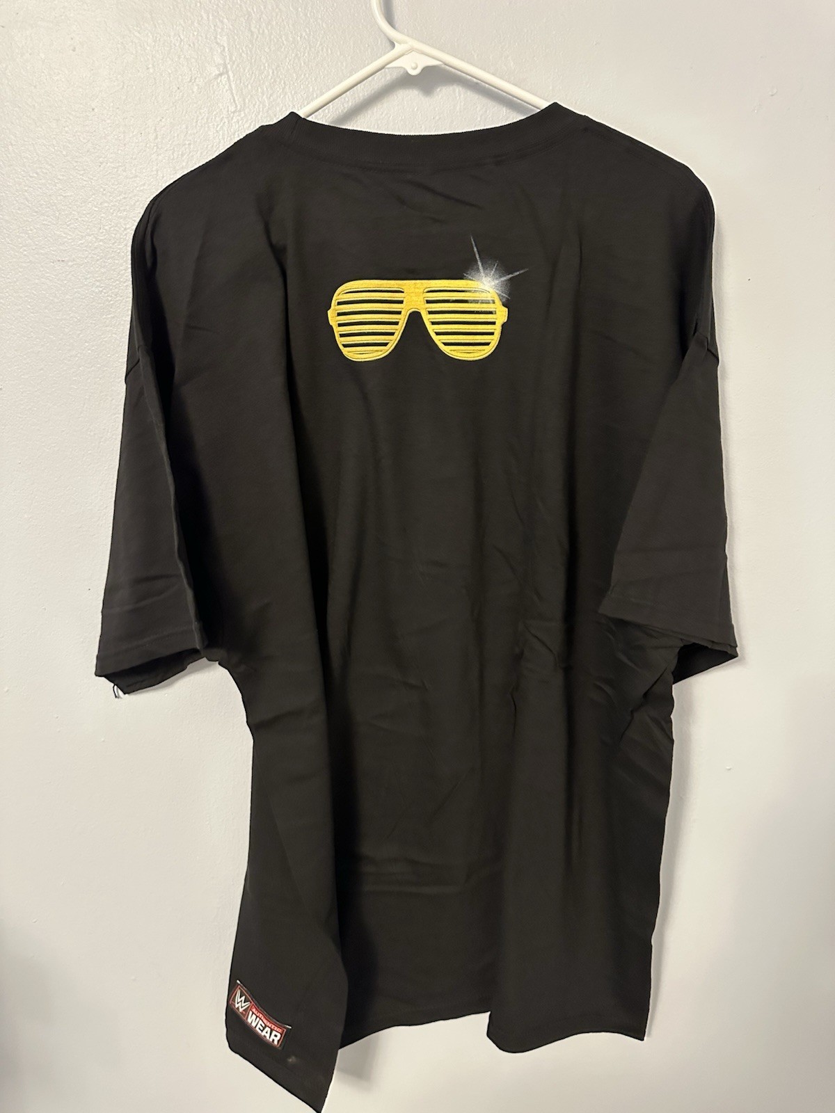 Sasha Banks Loot Crate WWE Slam Crate Black & Gold Graphic Logo Tee Men’s 2XL gallery