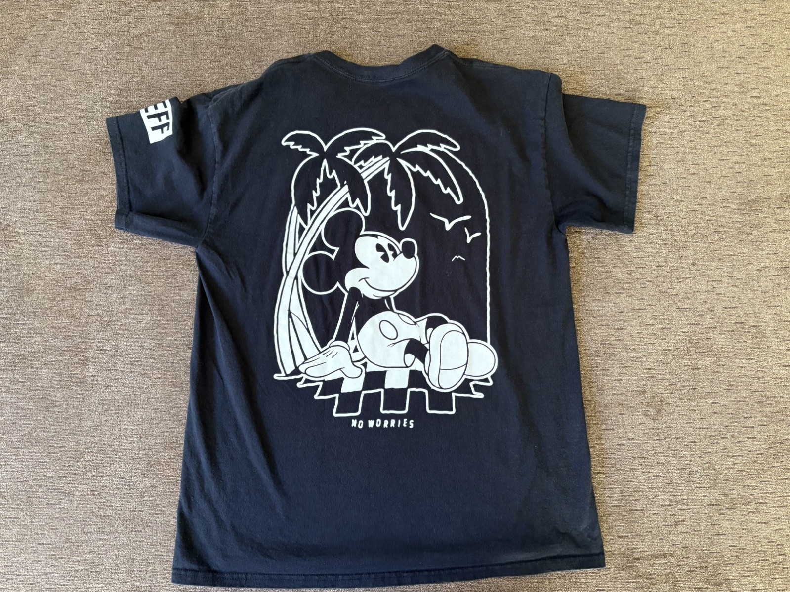 Disney x Neff Mickey Mouse No Worries Black Graphic T-Shirt Mens Large gallery