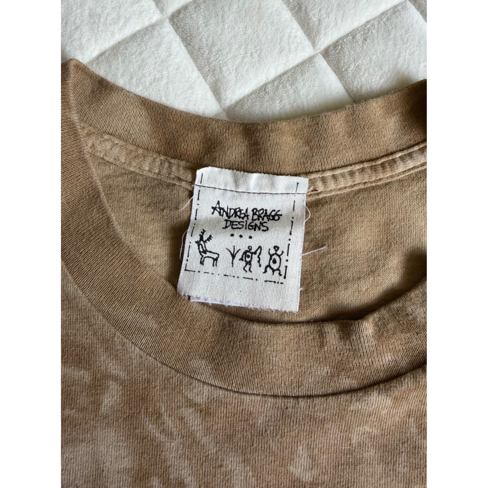 VTG 90s Andrea Bragg Designs Ethnic Tribal Graphic T Shirt Brown tie-dye Sz L gallery