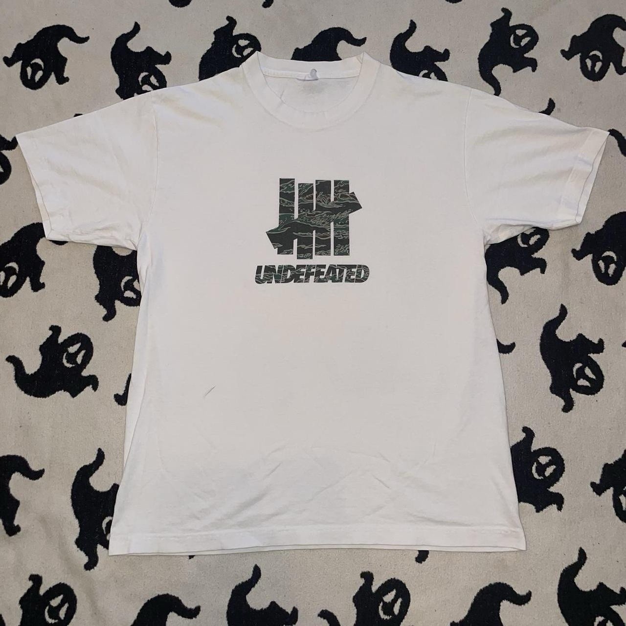 2000s Undefeated White and Camo Shirt Men’s Size Large