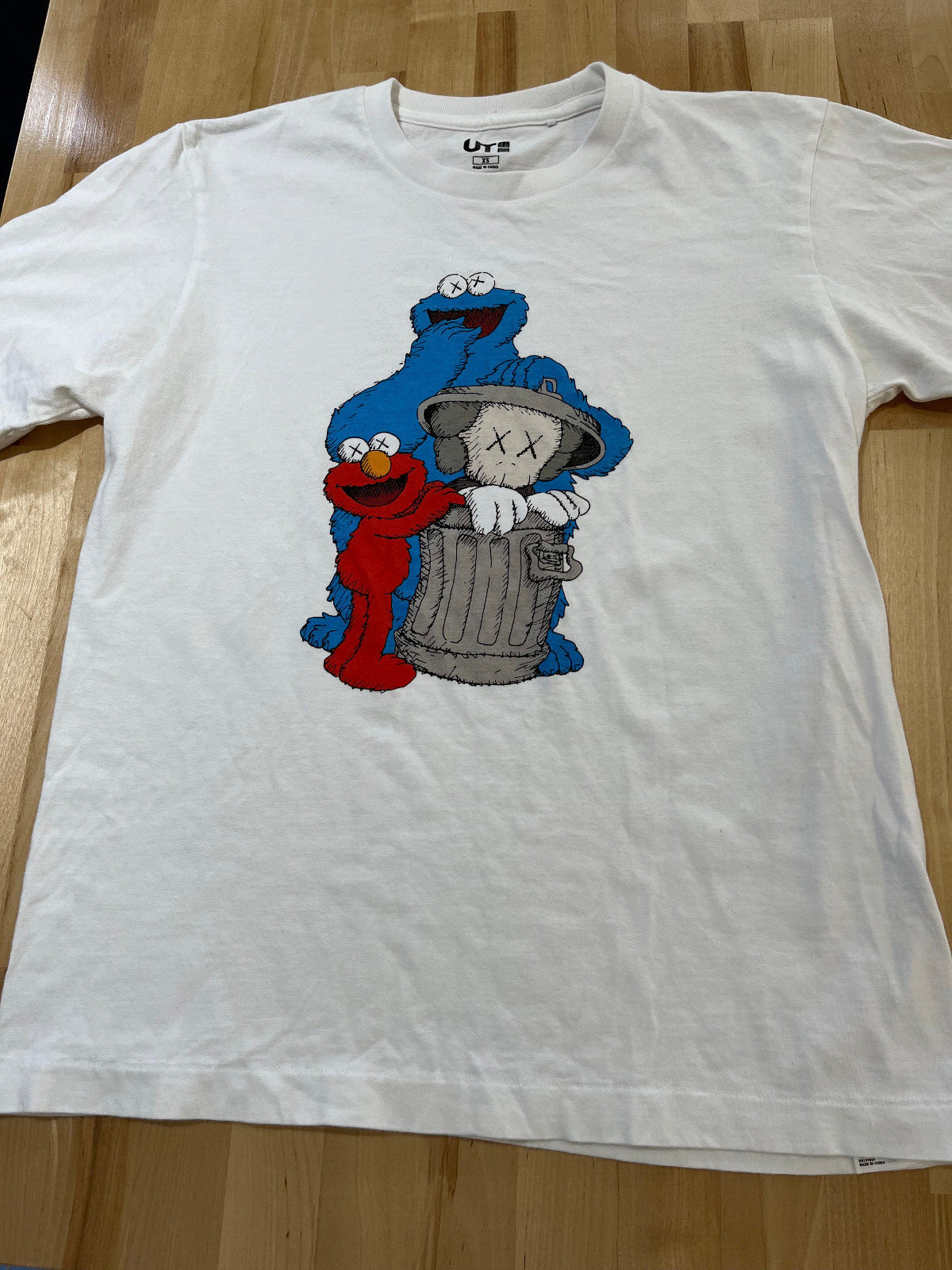 Kaws Sesame Street UT X Uniqlo Graphics WHITE T-Shirt – Unisex/Men’s XS