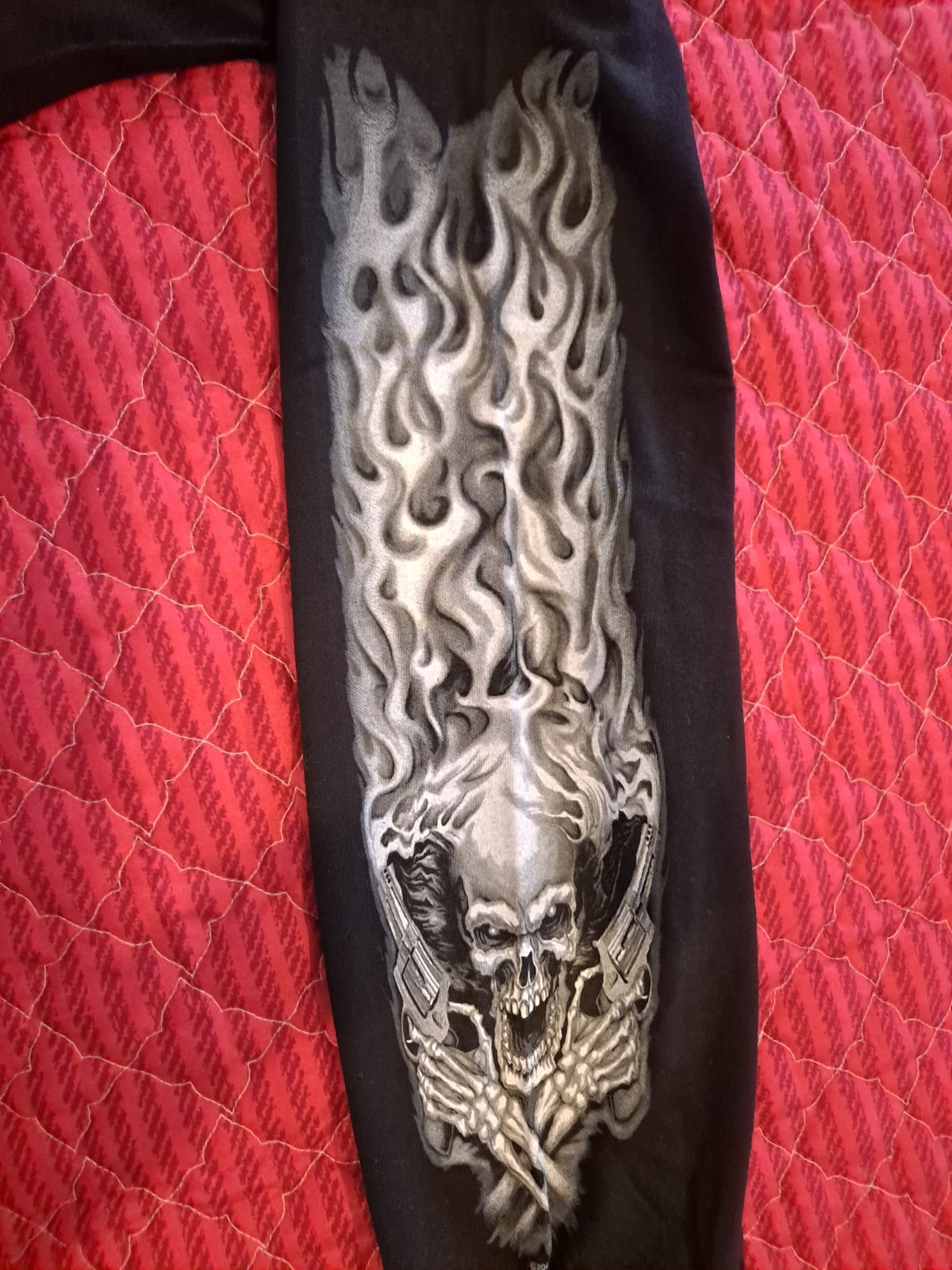 Unknown brand, unknown size, no tags, long sleve. I took measurements. gallery