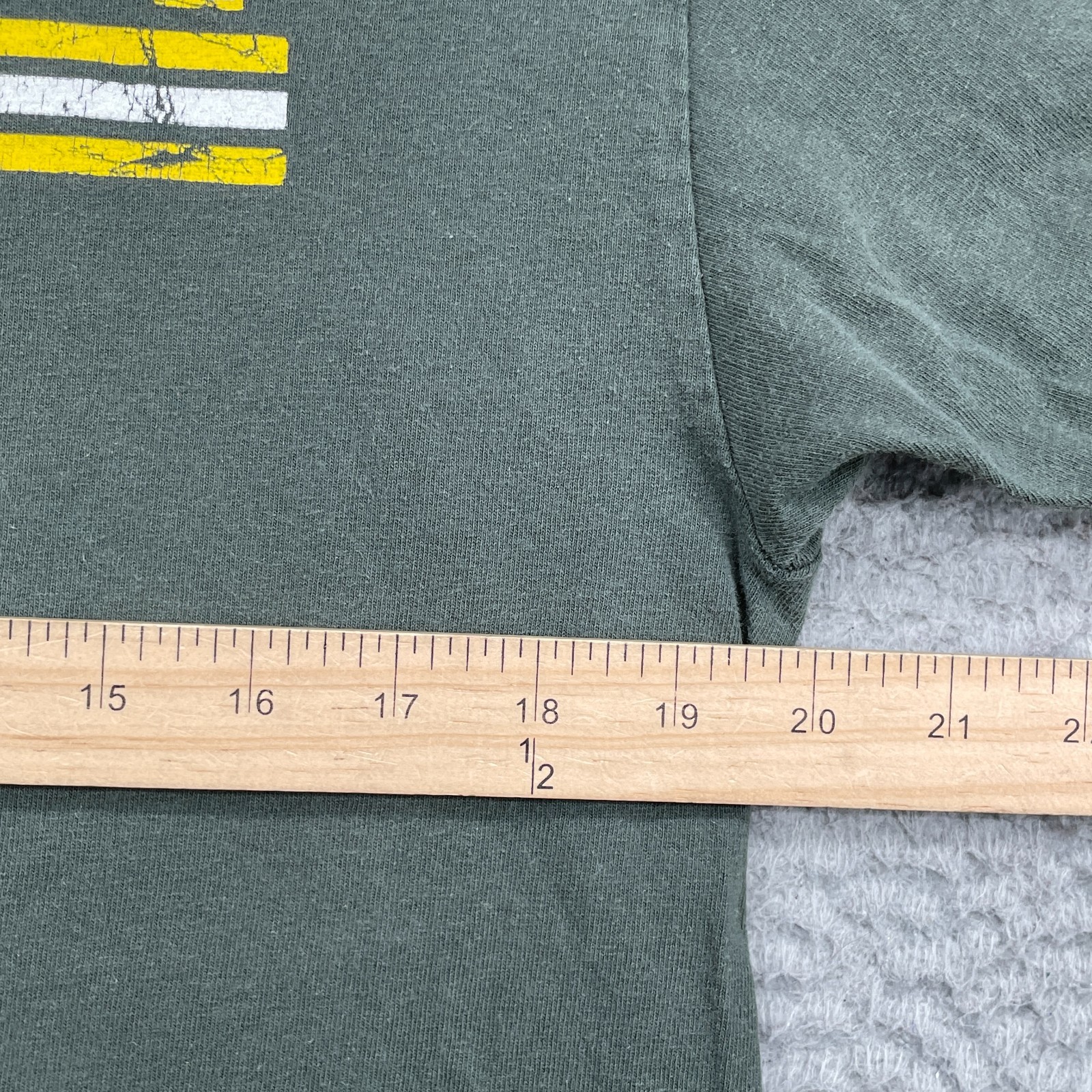 Vintage Hockey T-Shirt Mens Large Army Green Winter Game Sportswear NHL Training gallery