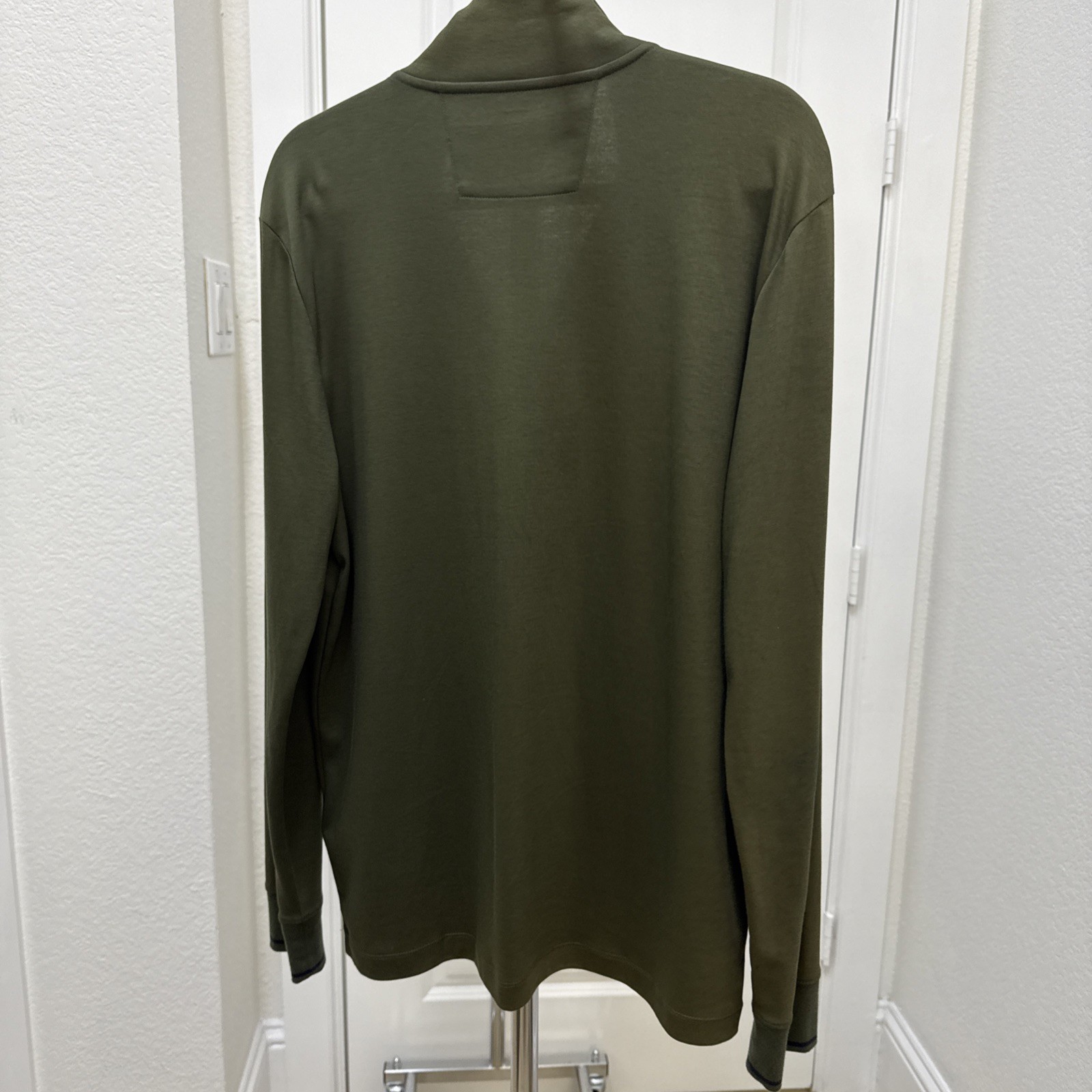 Banana Republic Men’s half Zip Tshirt Large gallery