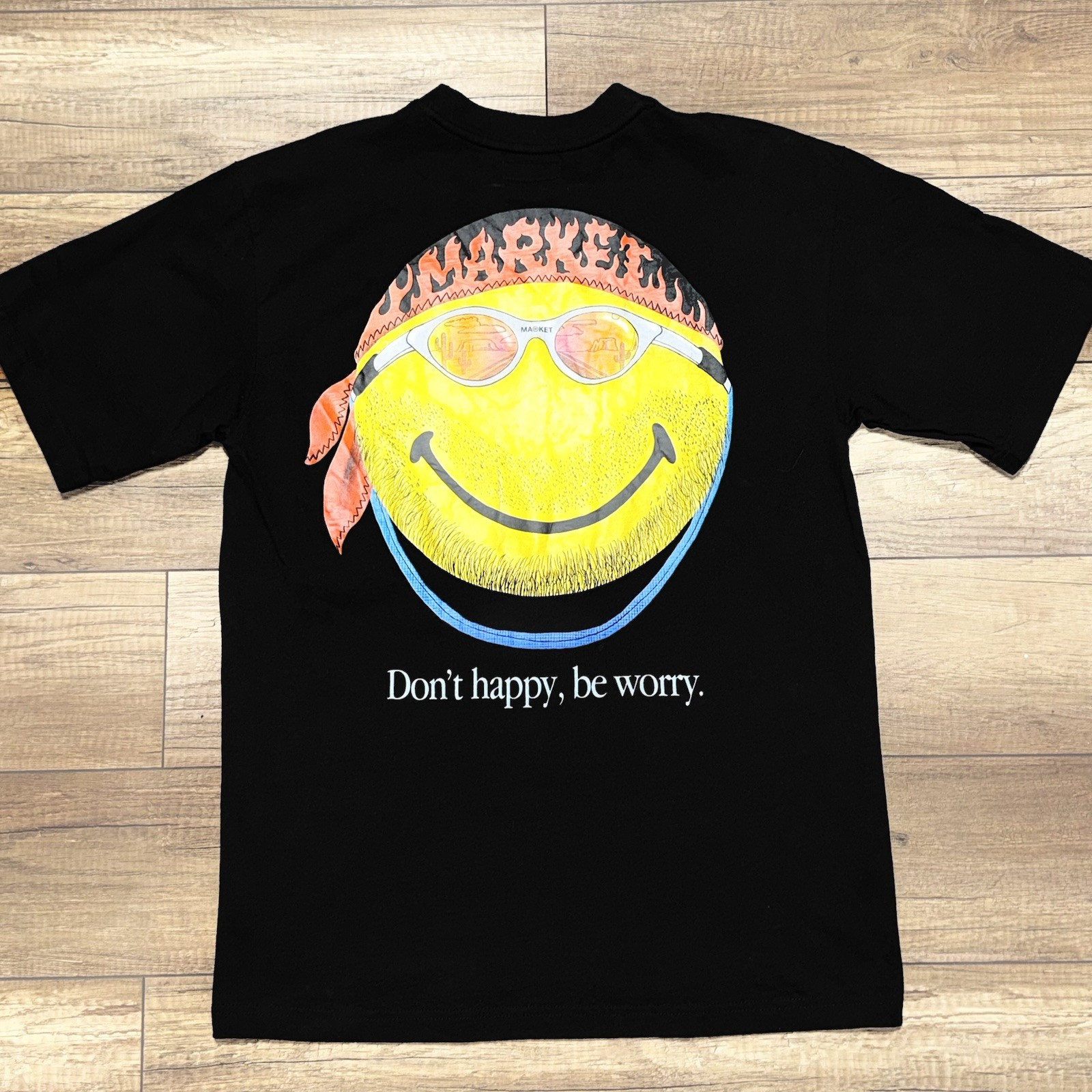 Chinatown Market x Smiley Don’t Happy, Be Worry Big Logo Graphic T Shirt Mens L