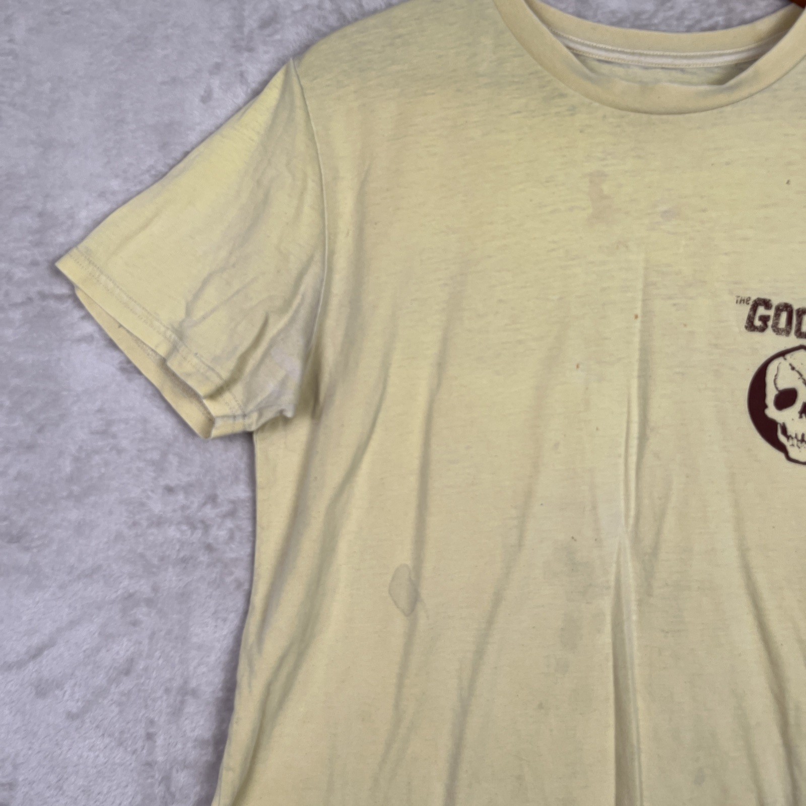 Goonies Mens Graphic Tee Shirt Medium Yellow Skull 90s Skater Grunge Distressed gallery