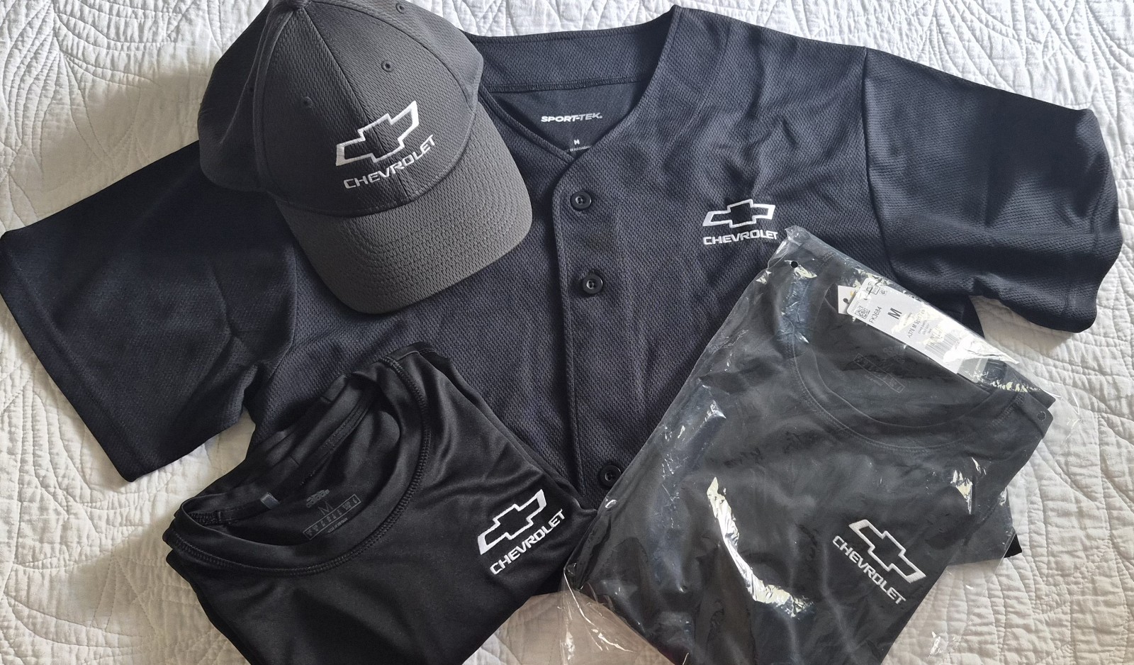 1 Chevrolet Baseball Shirt + 2 Golf Style Shirts And 1 New Era Hat - MEDIUM SIZE gallery