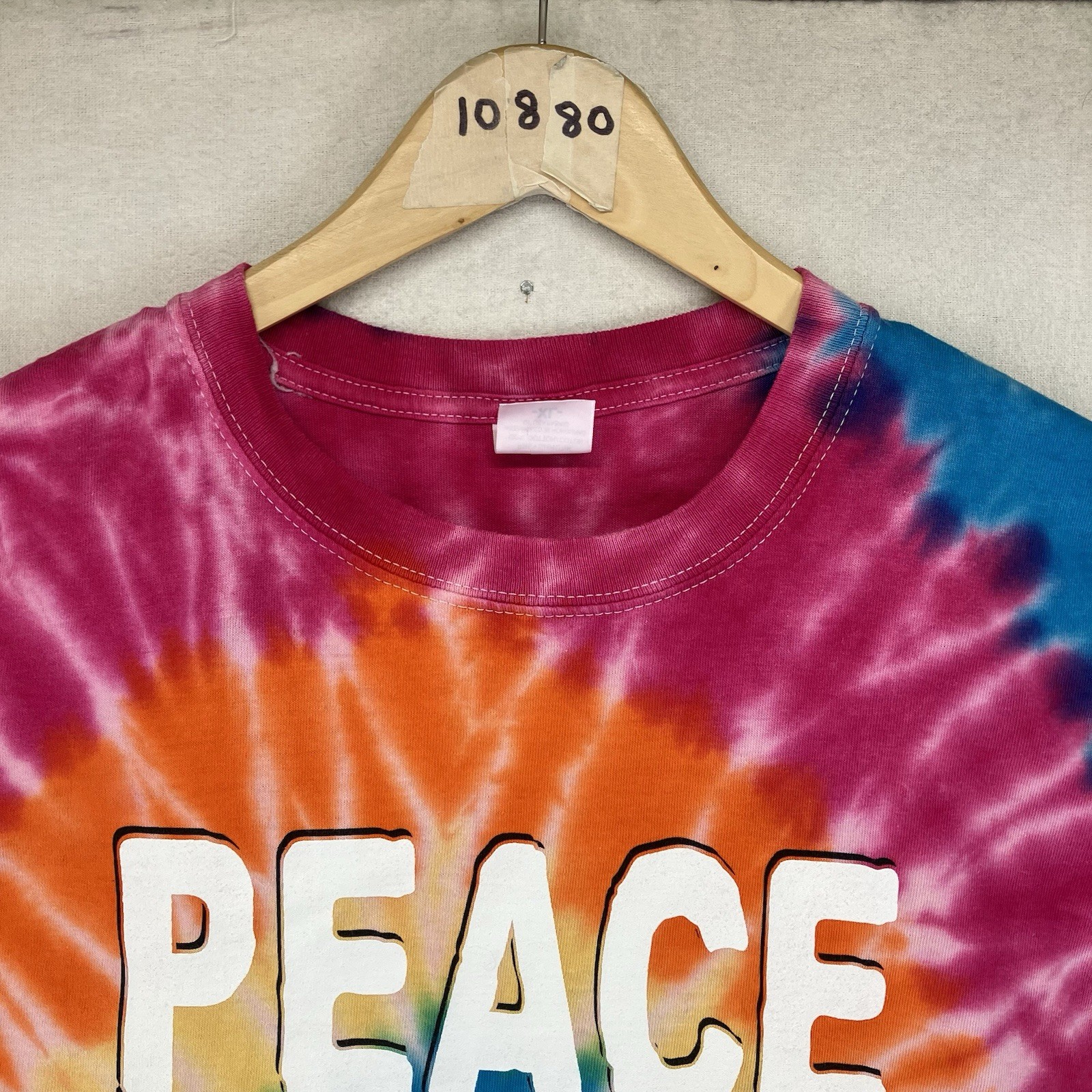 VTG Rainforest Cafe Size XL Peace Love & Frogs Tie Dye Short Sleeve T Shirt gallery