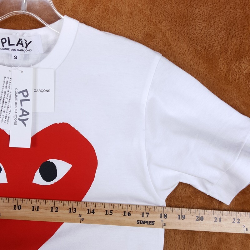 COMME DES GARCONS Shirt Mens Small White Pullover Crew PLAY Logo Hearts Unisex gallery