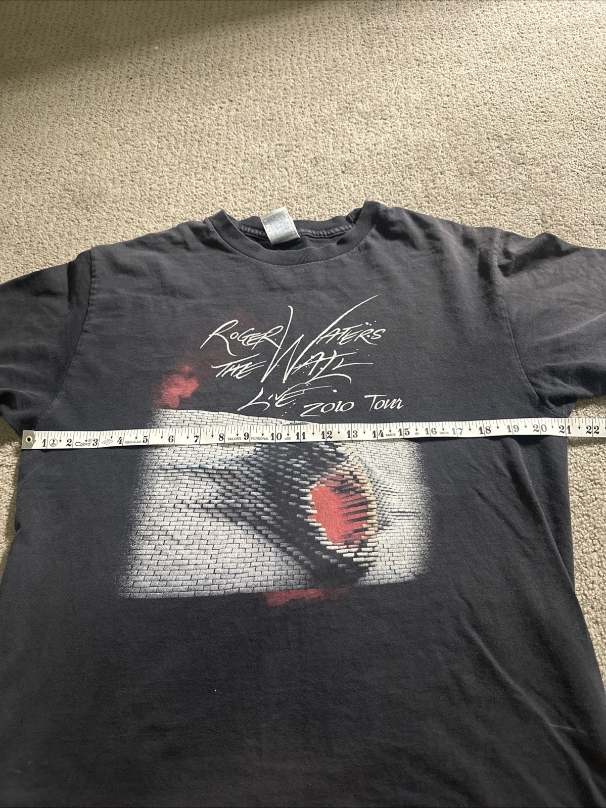 Vintage Pink Floyd T-Shirt Roger Waters Live 2010 Tour Rare Size Large gallery