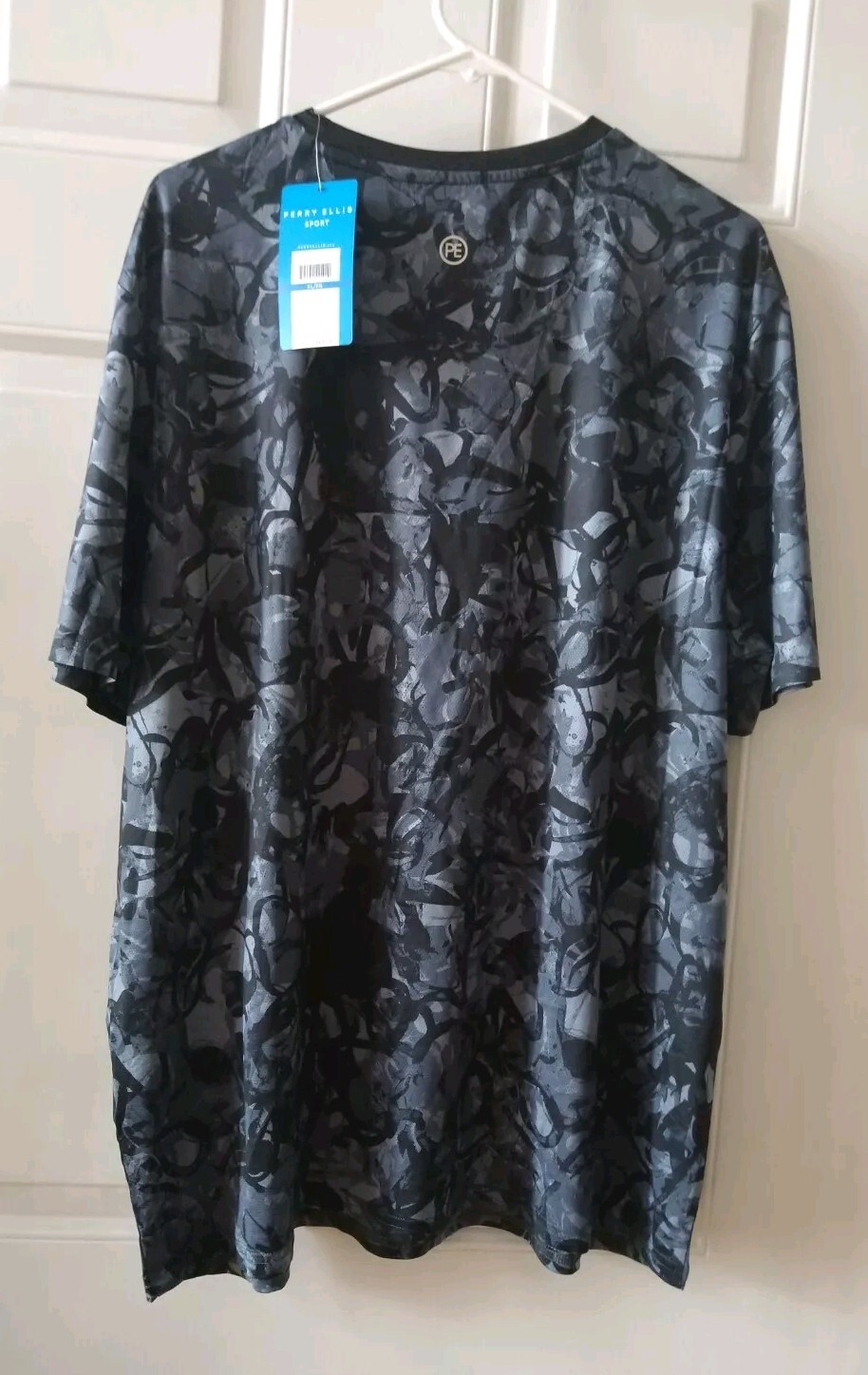 PERRY ELLIS BLACK CAMO PRINT MESH T-SHIRT, SIZE XL gallery
