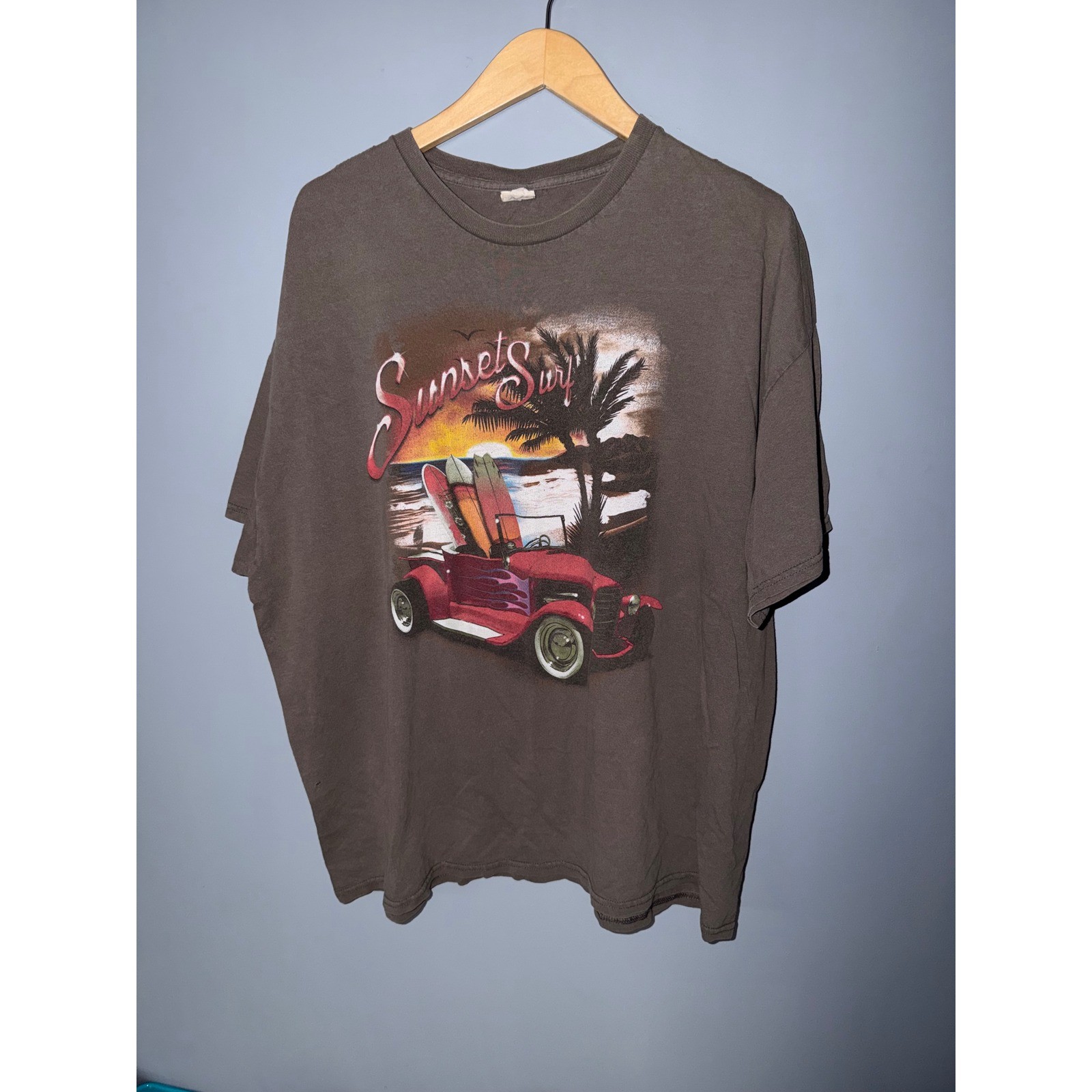 Gildan Sunset Surf T Shirt 2XL Vintage Car Surfboard Beach Graphic Tee