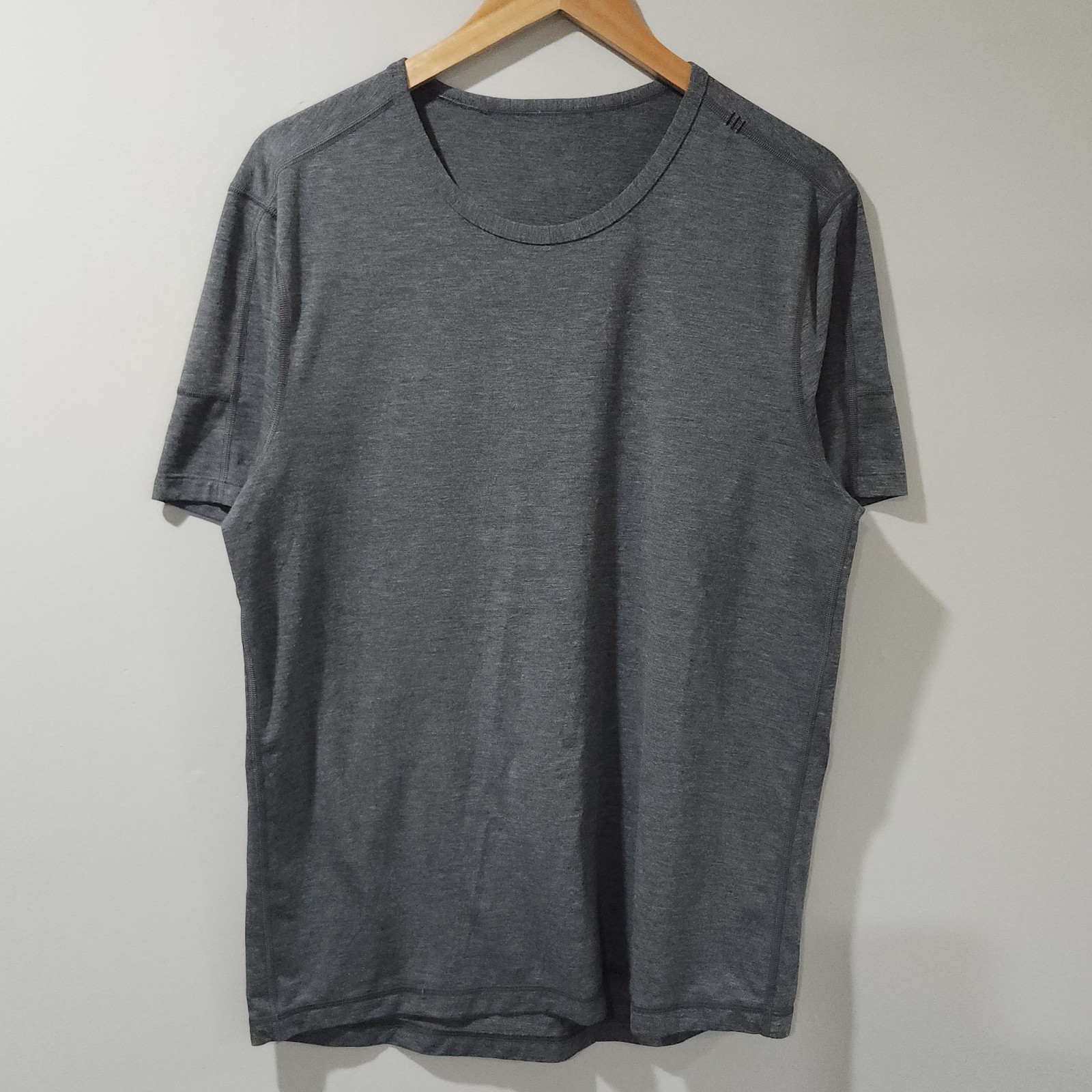 Lululemon Metal Vent Tech Shirt Stretch Performance Gym Exercise Athleisure gallery