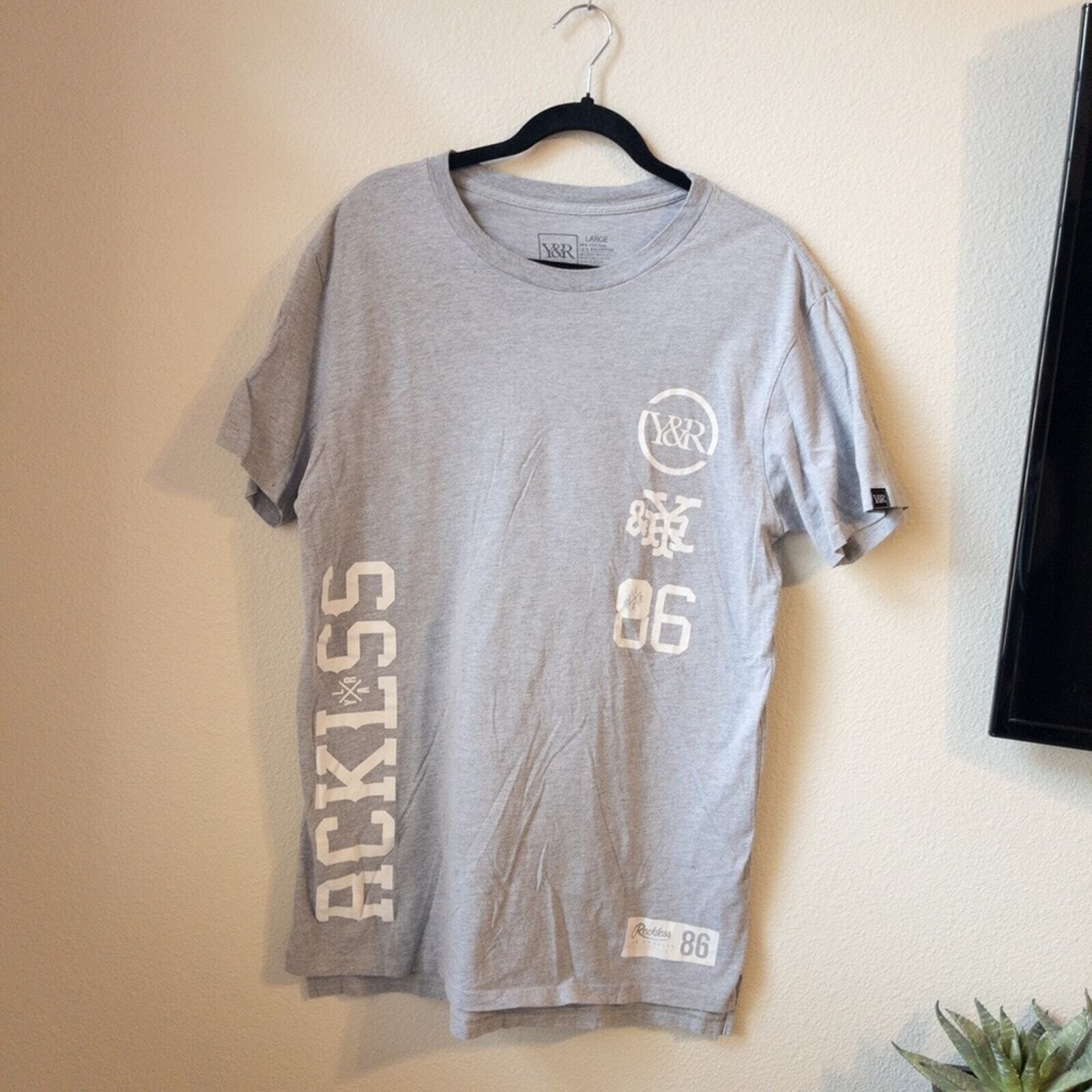 Young & Reckless Gray and White T-Shirt Men's Scoop Neck Casual Top Size Large gallery